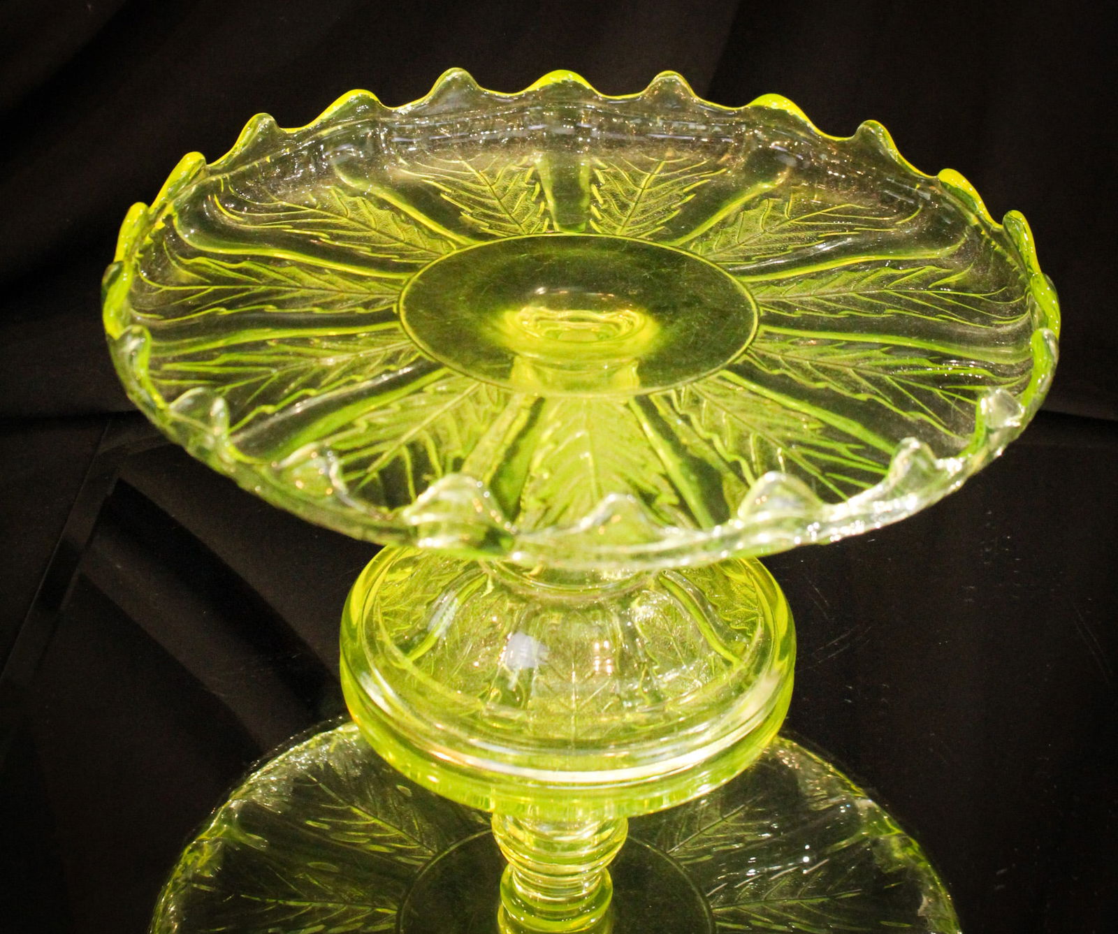 Victorian Vaseline Glass Pressed Leaf Cakestand (1 of 6)