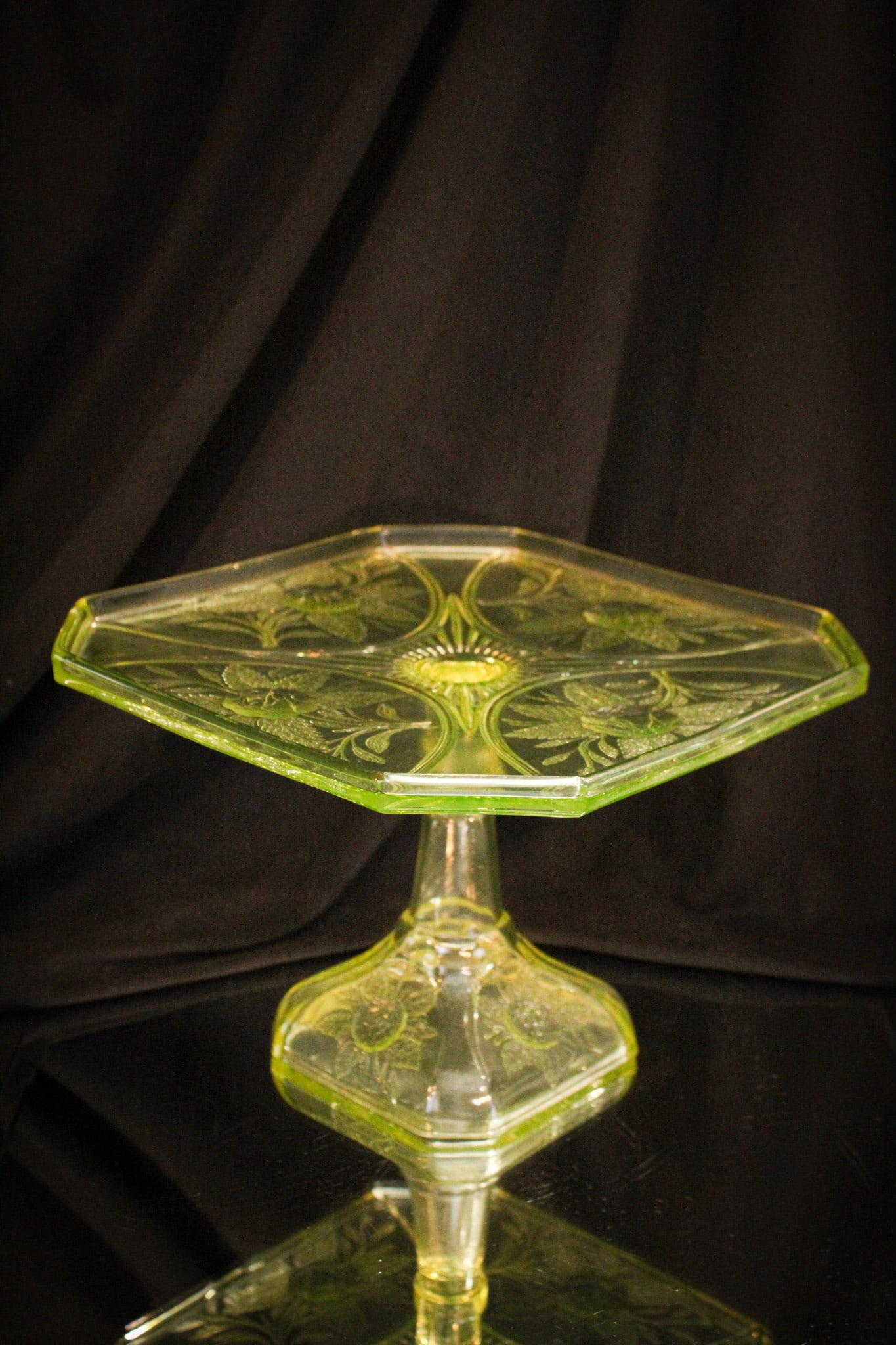Victorian Vaseline Campbell Jones Rose Sprig Glass Cakestand (1 of 6)