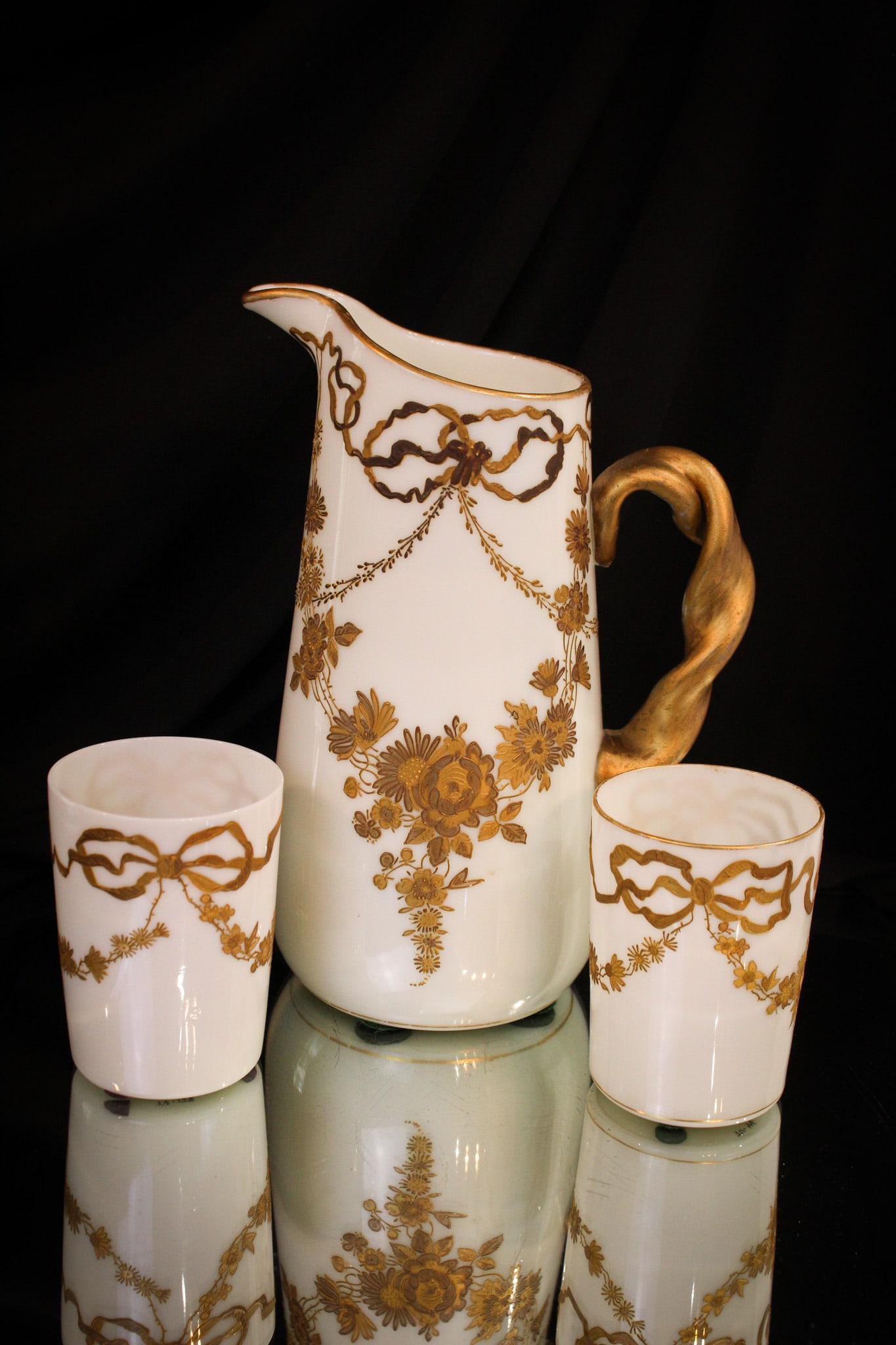 Mt. Washington Colonial Ware Gilt Victorian Pitcher & Tumblers (1 of 9)