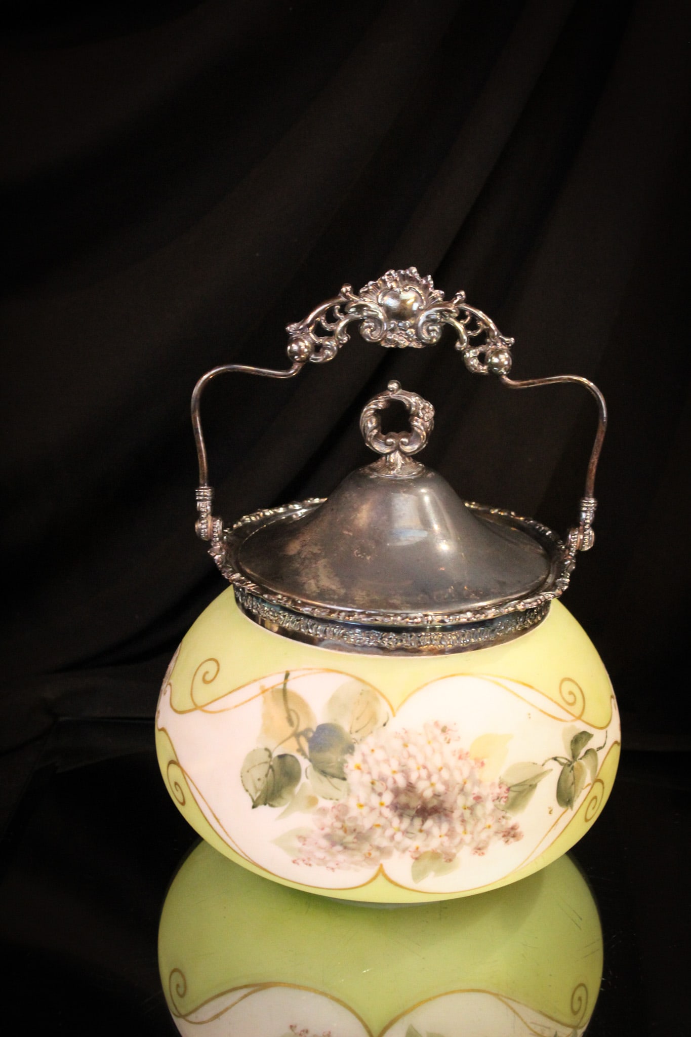 Mt. Washington Victorian Glass Biscuit Jar (1 of 7)