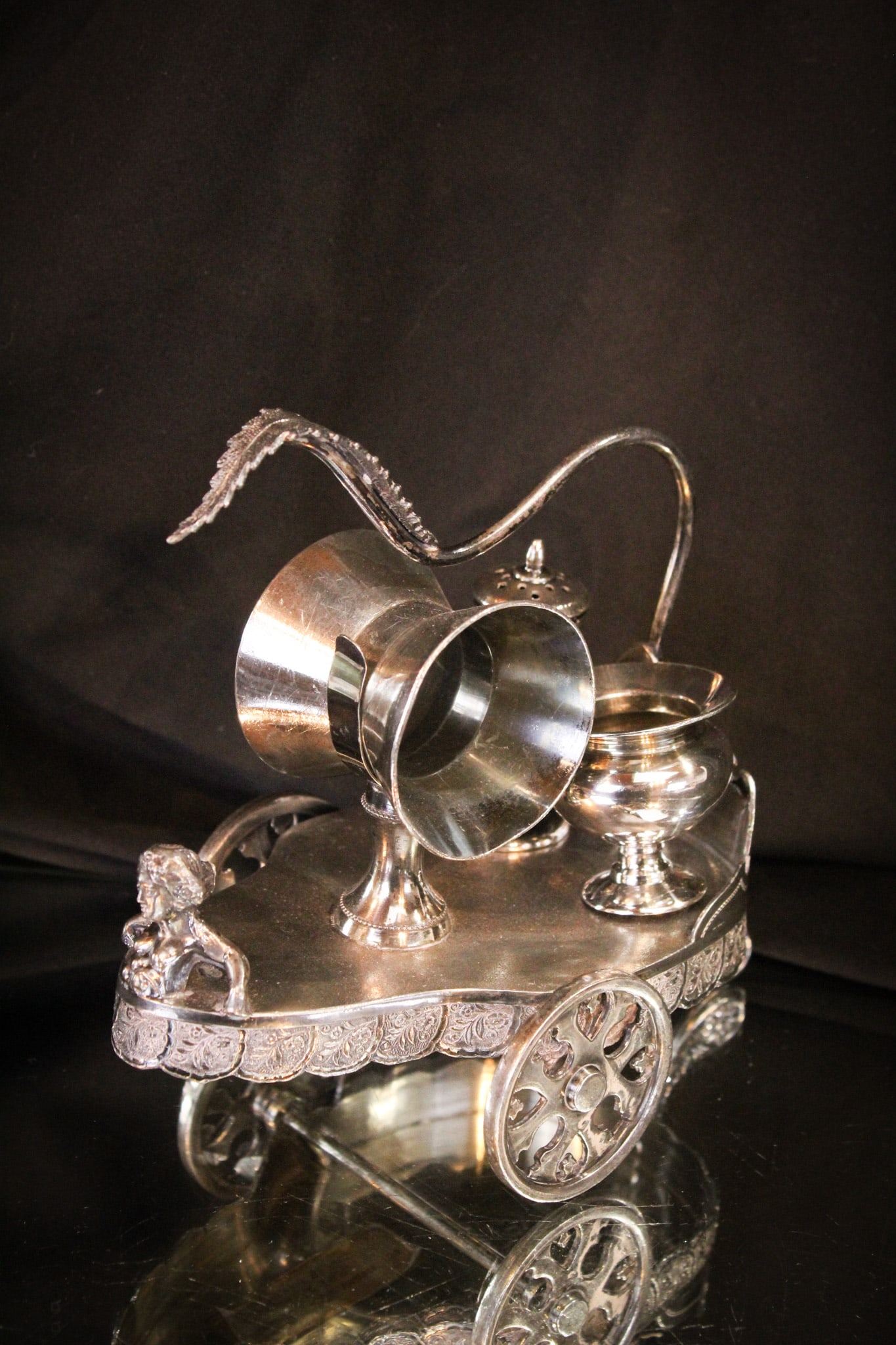 Racine Victorian Silverplate Wheeled Napkin Ring Condiment Set (1 of 7)