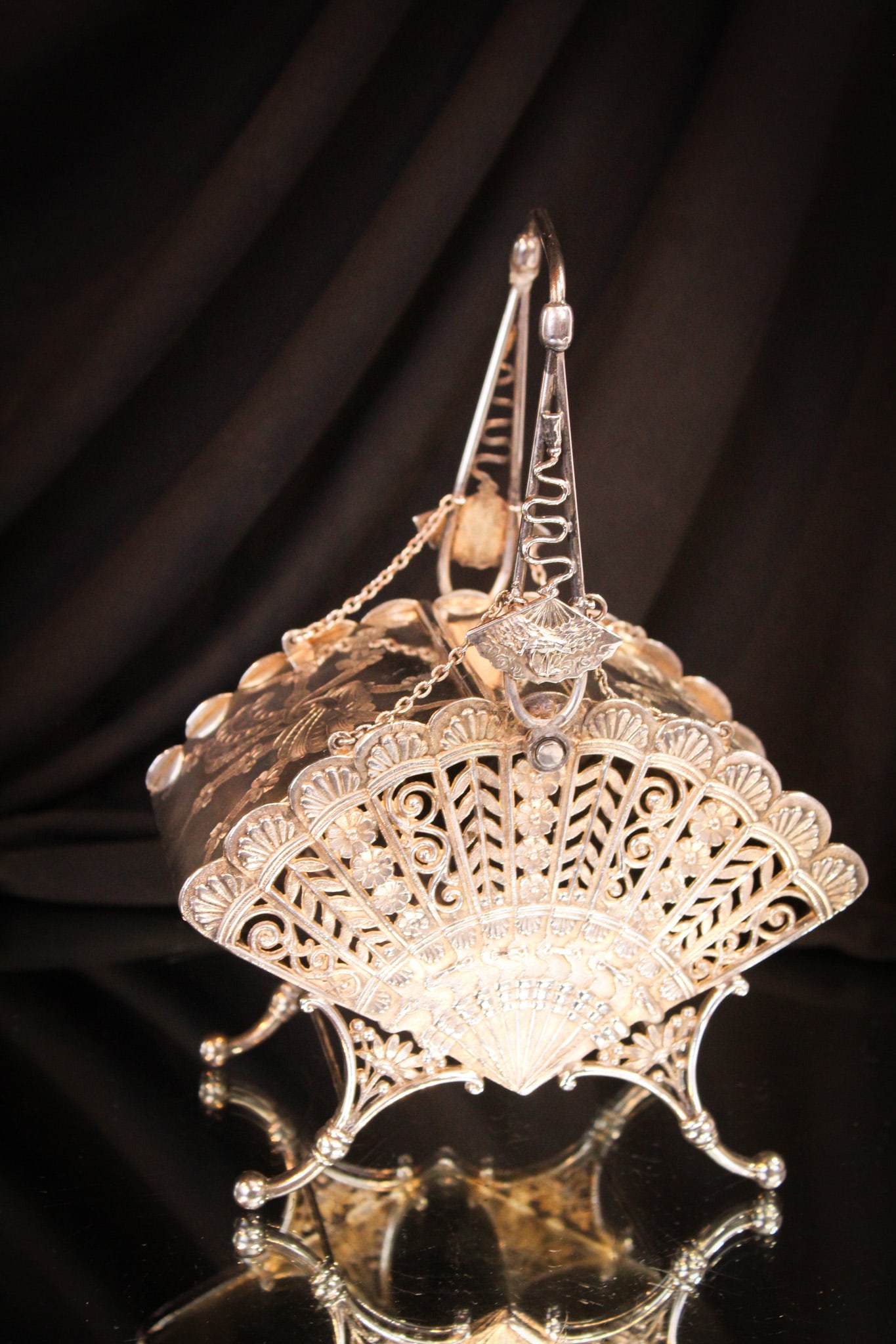 Pairpoint Silverplate Mechanical Victorian Jewelry Casket: Gorgeous fan design signed Pairpoint silverplate mechanical jewelry casket. Jewelry casket is engraved as shown also.