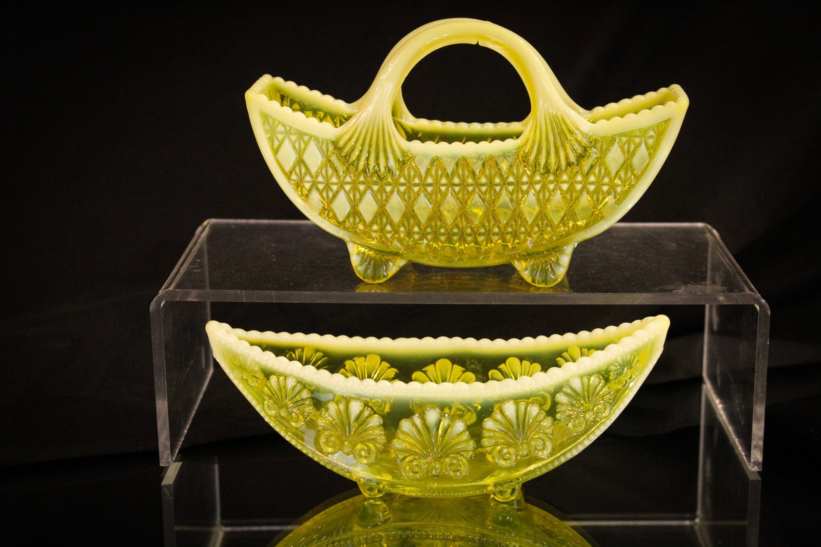 2 pc Lot Davidson Victorian Vaseline Opalescent Glass: Davidson Victorian vaseline opalescent glass at its best. Offered is a War of Roses pattern canoe along with a Prince William pattern canoe shaped basket. Tallest measures 3 1/2".