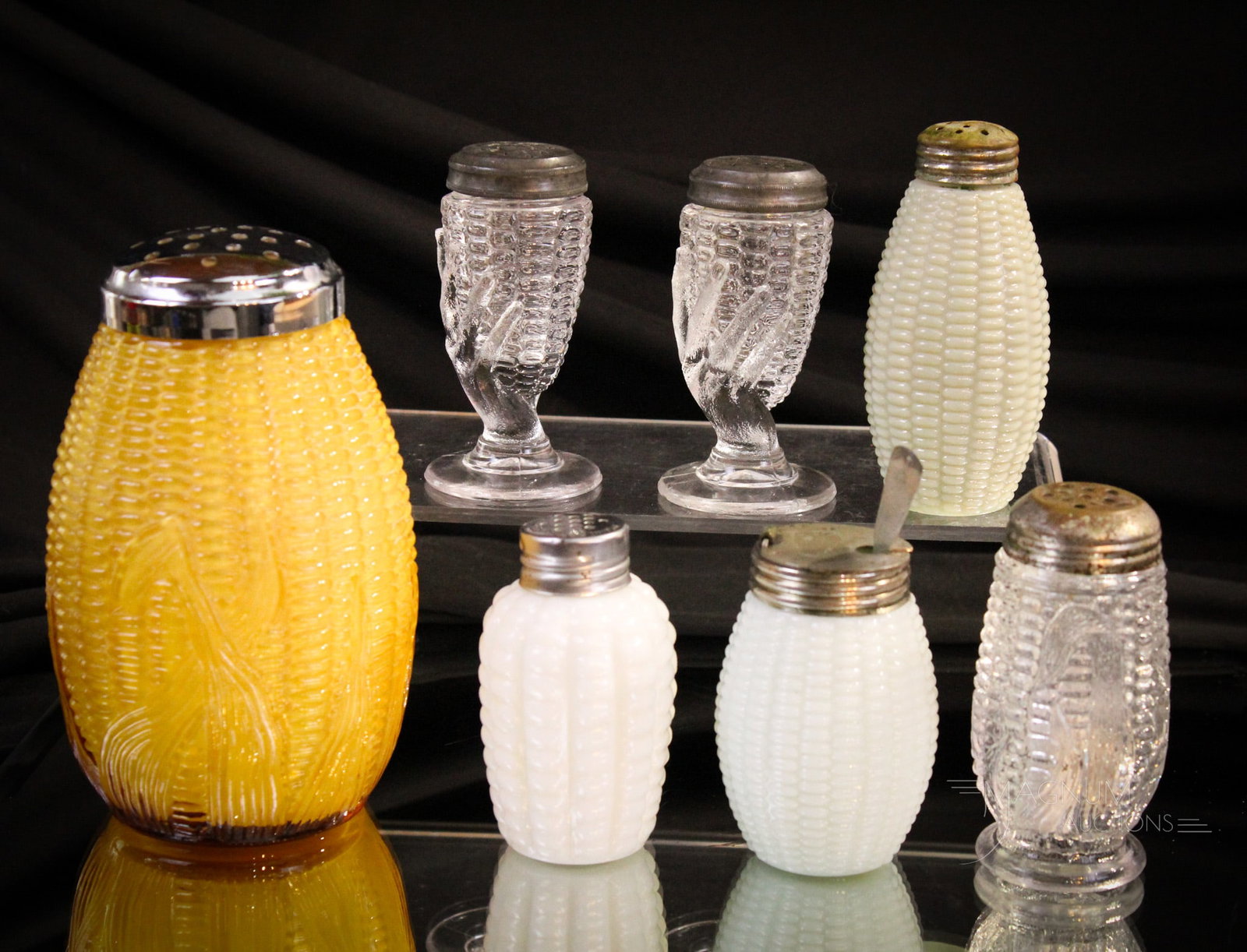 7 pc Lot Maize Corn Cob Collectible Shakers: If you love corn cobs, then this lot is for you. Generous offering of seven unique examples of corn cob and corn related shakers in various colors and forms. Tallest measures 5 1/2".