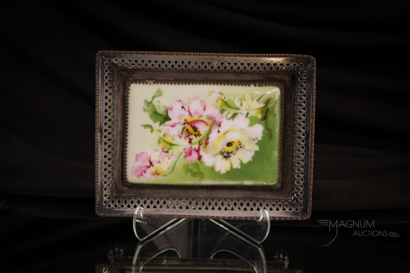 Pairpoint Victorian Silverplate & Glass Poppy Pin Tray: What a nice find this one is, folks! A signed Pairpoint silverplate pin tray complete with glass insert decorated with colorful poppy flowers and foliage. Piece measures 1" tall, 5 3/4" long.
