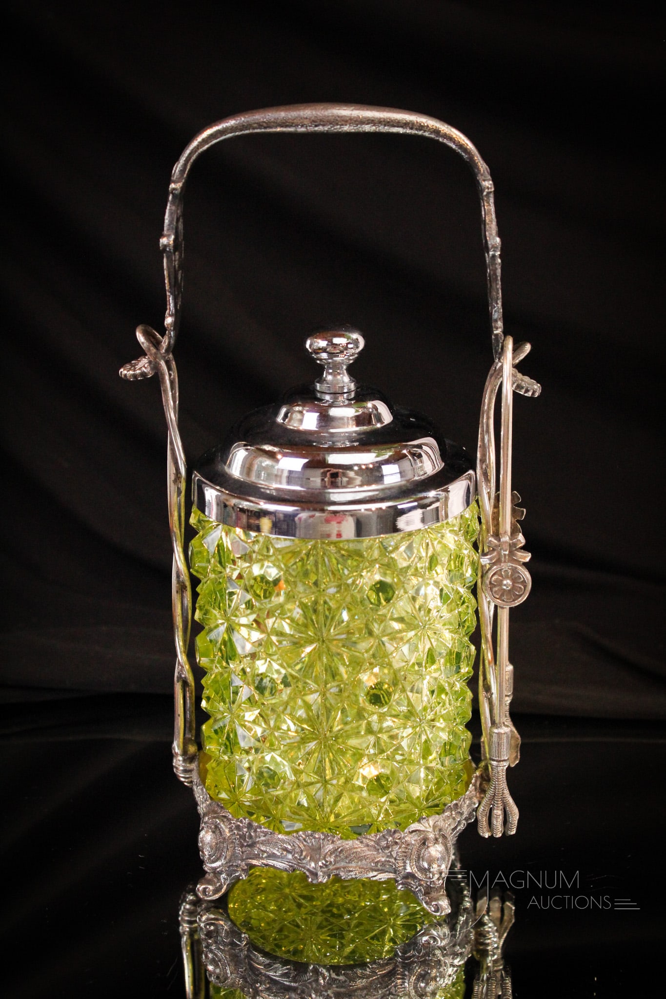 Meriden Victorian Silverplate Vaseline Daisy & Button Pickle Castor: Quite the charmer here. This compact Victorian signed Meriden silverplate pickle castor frame is complete with vaseline Daisy & Button pattern glass insert. So pretty and boy does it glow! It measures