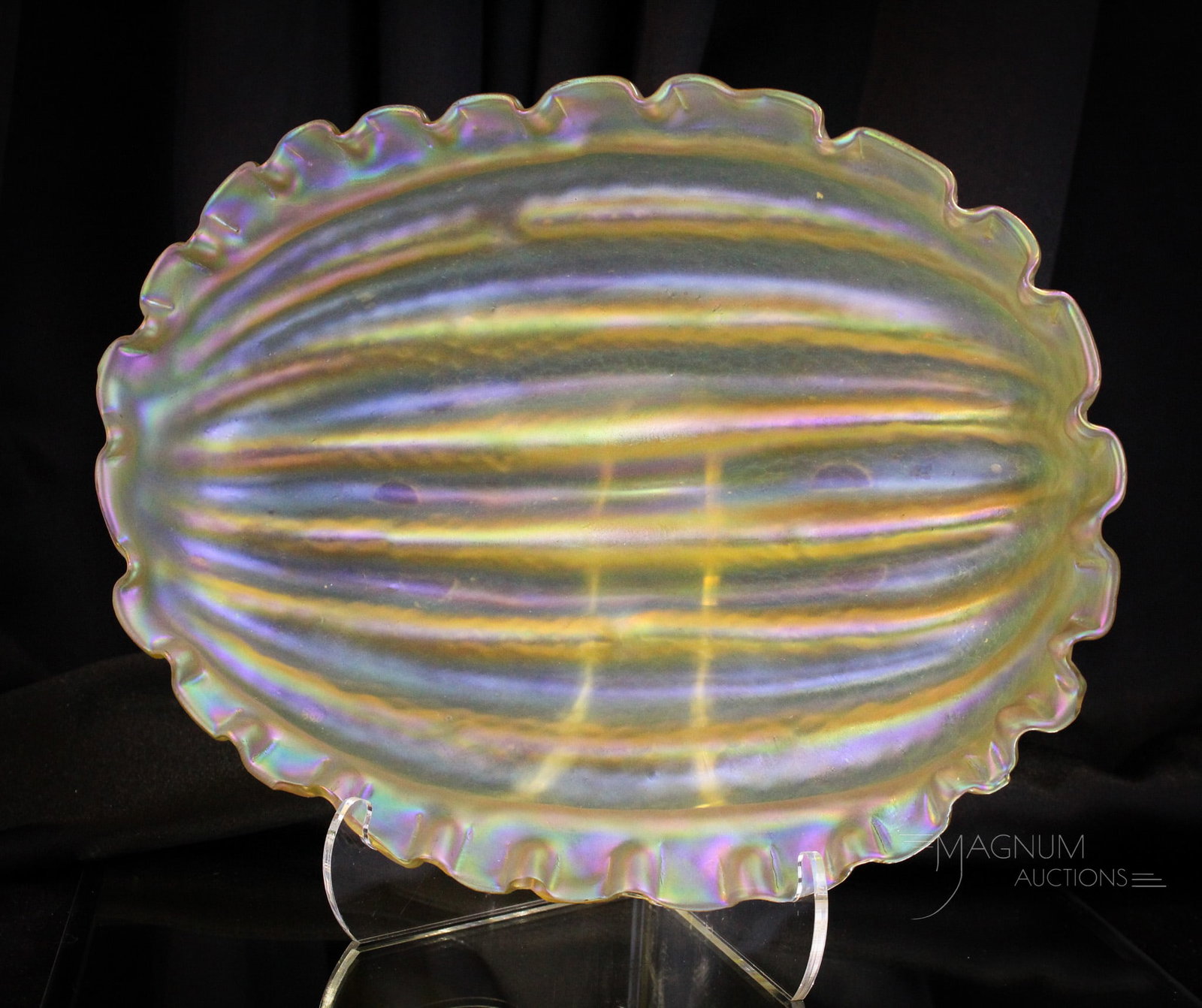Loetz Irridescent Art Glass Shell Form Bowl: Attractive gold irridescent Loetz art glass shell form large bowl. Bowl measures 2" tall, 8" long.