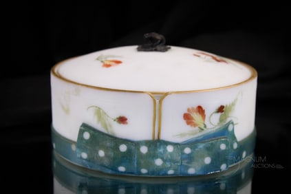 Pairpoint Mt. Washington Glass Bowtie & Collar Covered Box