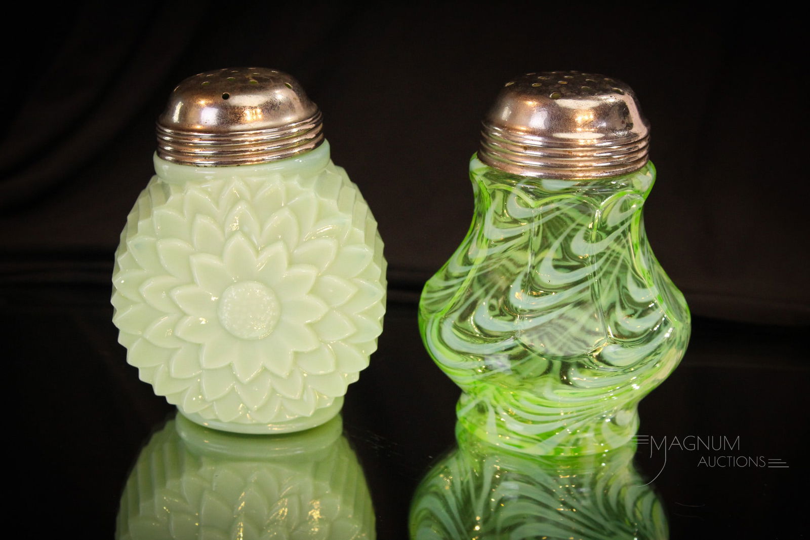 2 pc Lot Northwood Victorian Sugar Shakers (1 of 11)