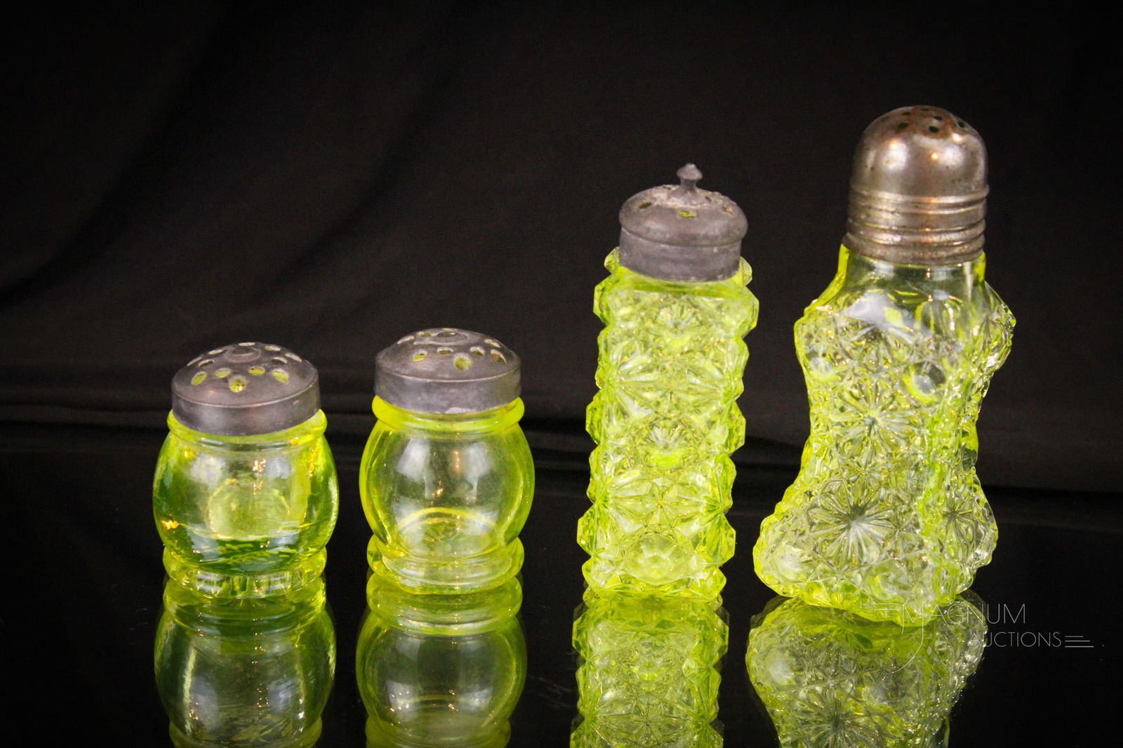 4 pc Lot Vaseline Victorian Glass Shakers (1 of 9)