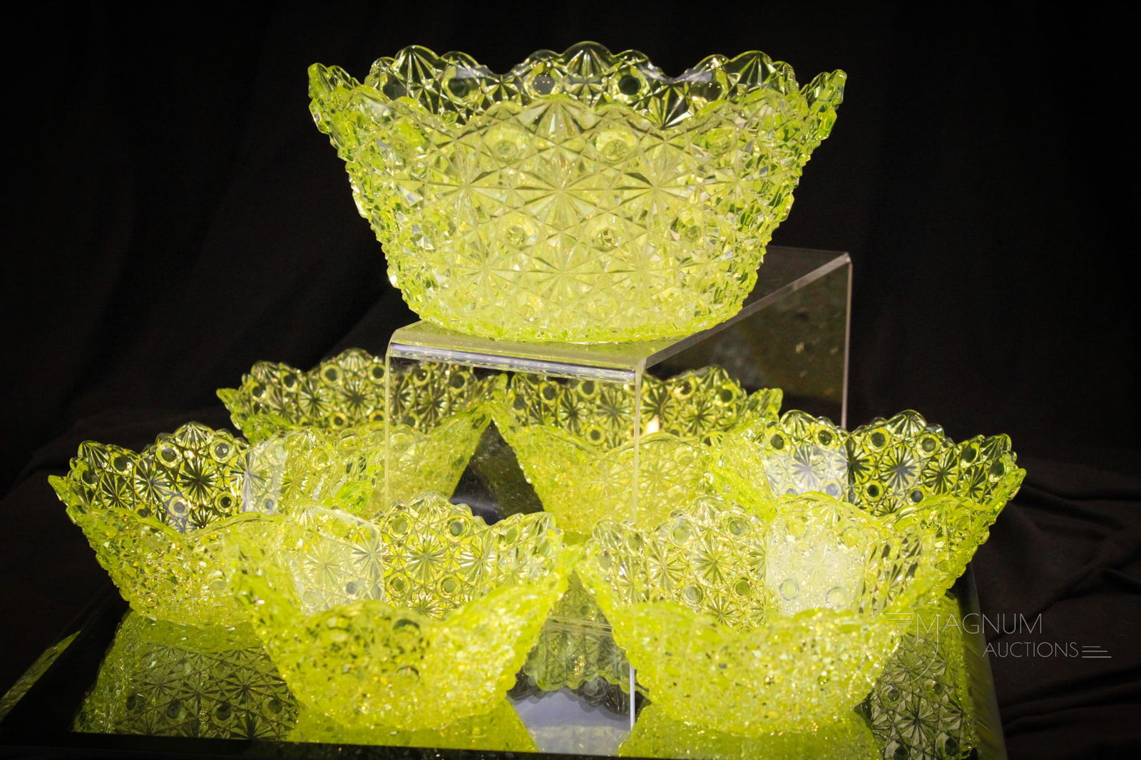 7 pc Large Vaseline Victorian Glass Berry Set (1 of 10)