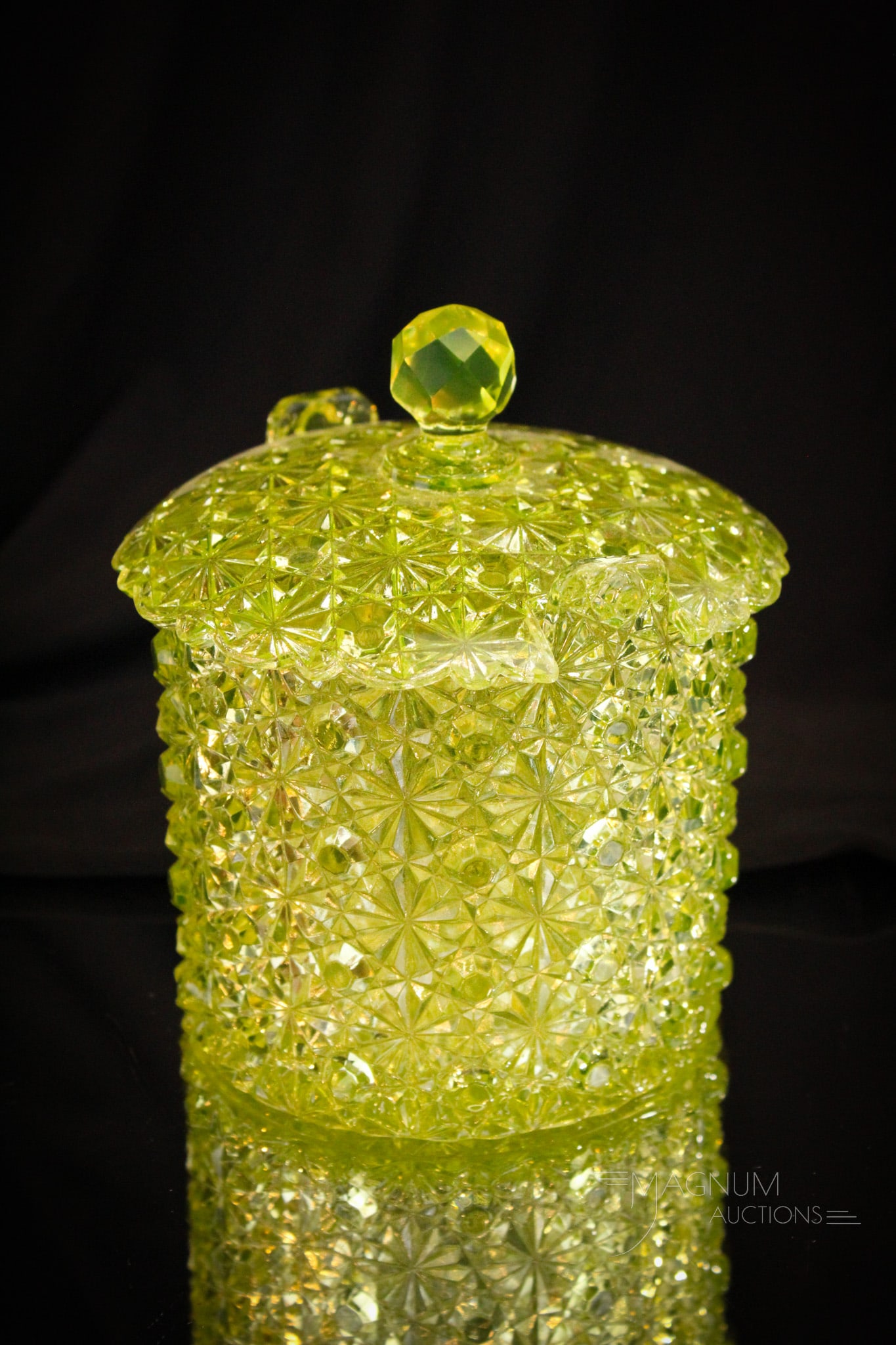 Hobb's Victorian Vaseline Daisy & Button Covered Jar (1 of 8)