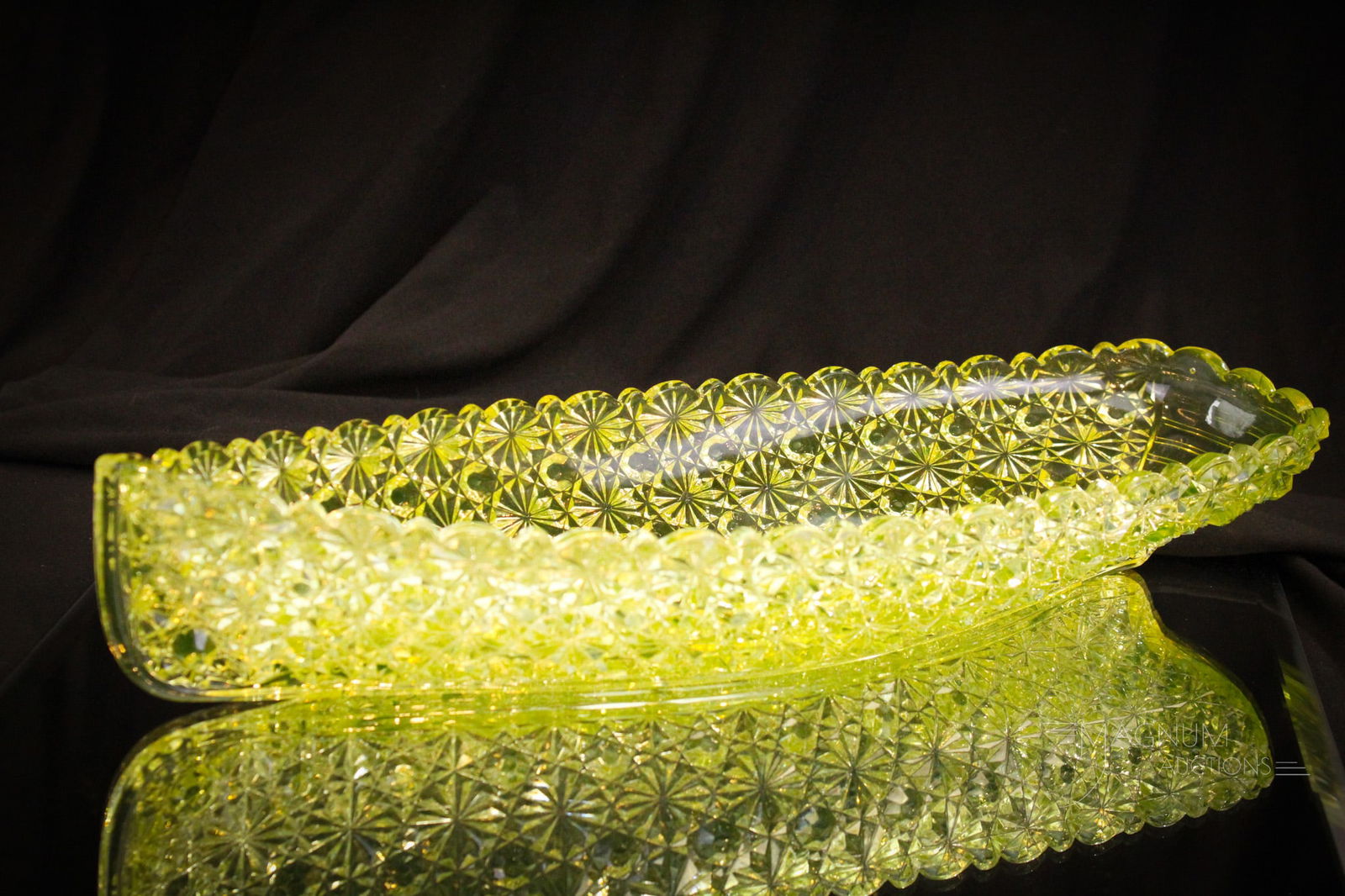 Vaseline Daisy & Button Victorian Glass Yacht (1 of 10)