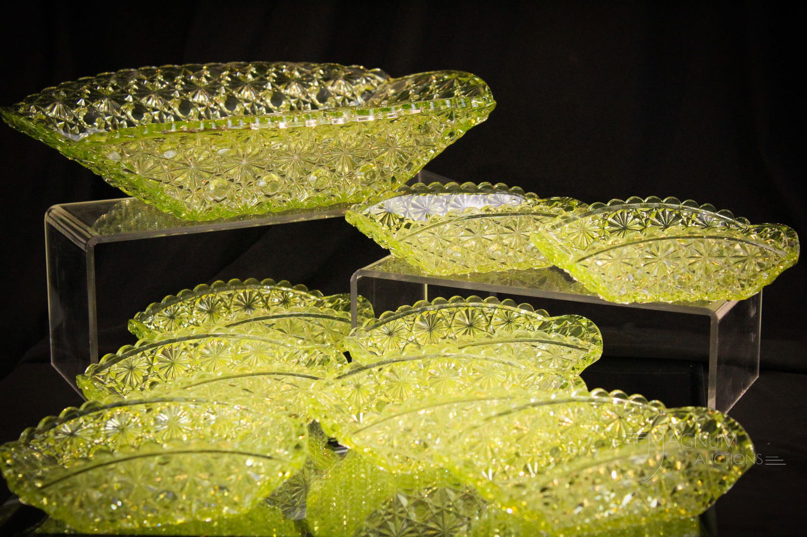 Vaseline Daisy & Button Victorian Glass Berry Set (1 of 13)