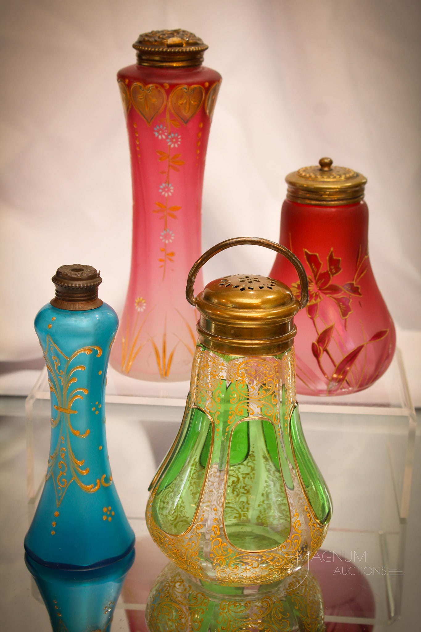 4 pc Lot Talc & Victorian Sugar Shakers (1 of 16)