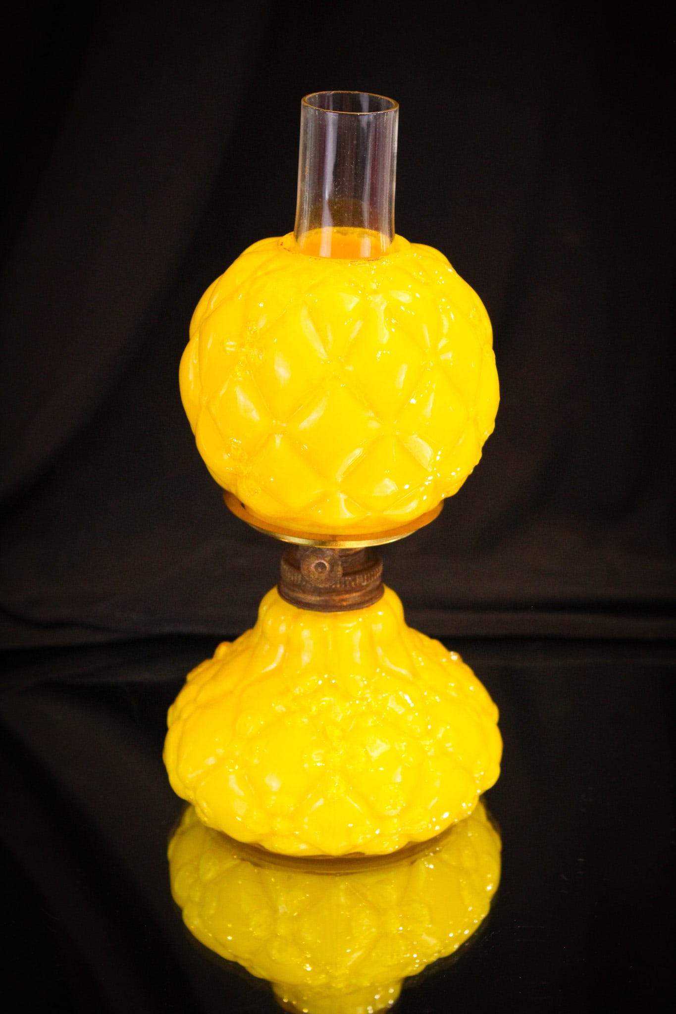 Victorian Yellow Quilt Miniature Oil Lamp (1 of 12)
