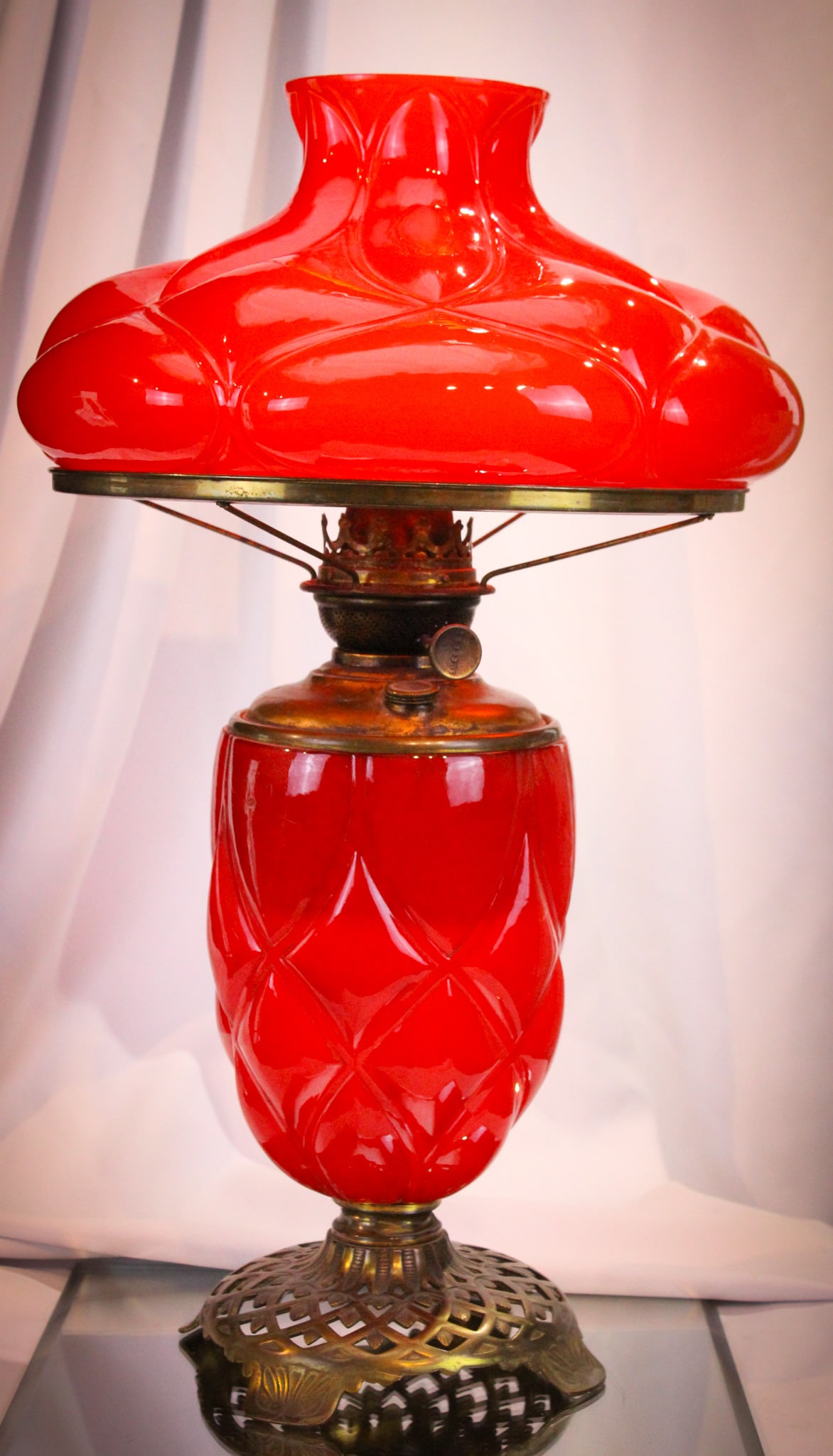 Pigeon Blood Victorian Oil Parlor Gone with the Wind Lamp (1 of 16)