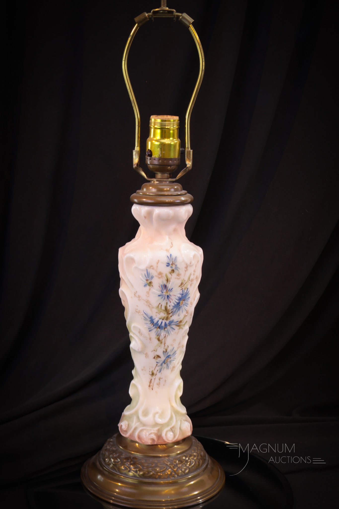 Wavecrest Victorian Glass Vase table Lamp (1 of 5)