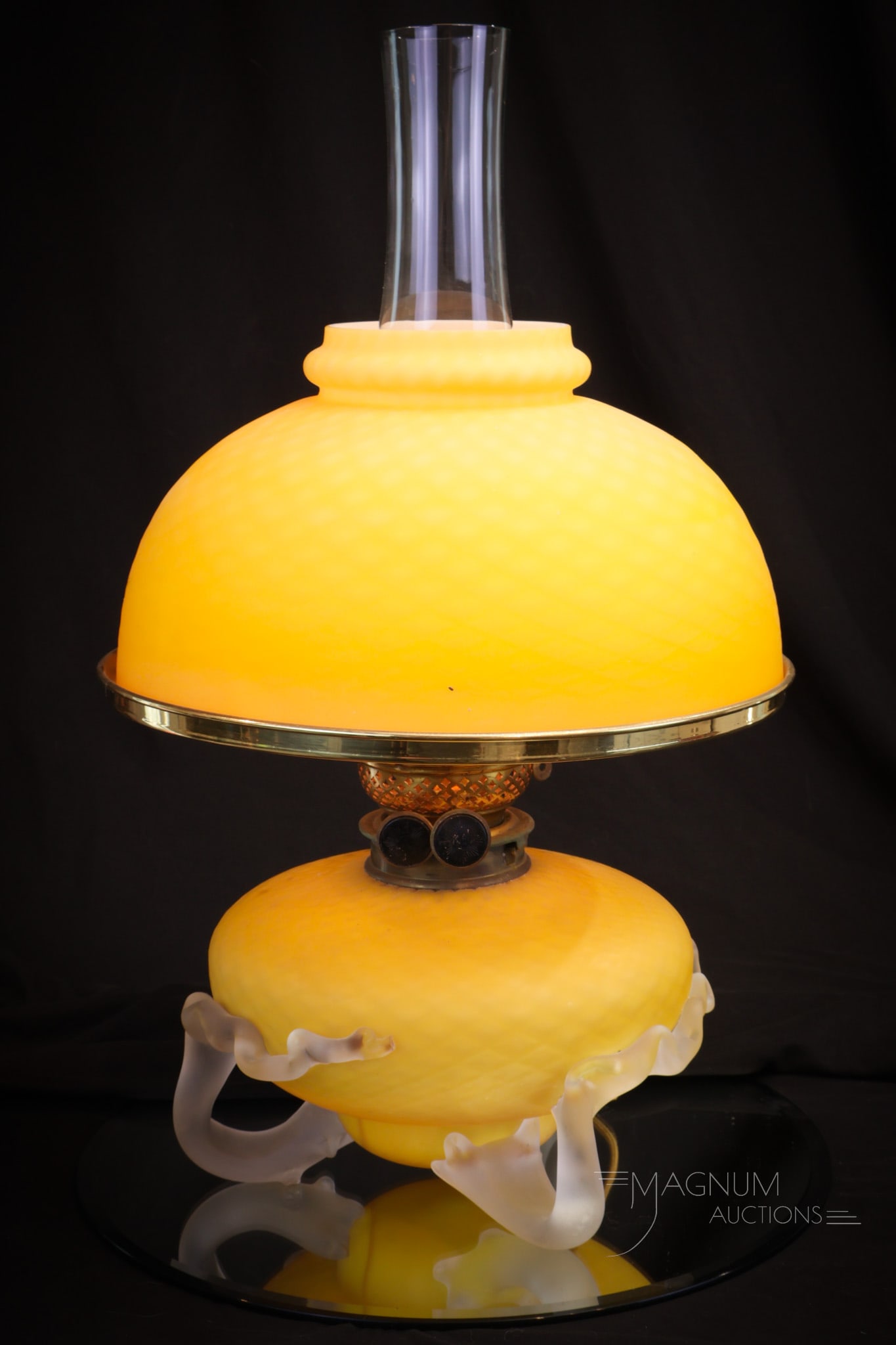 Victorian Cut Velvet Art Glass parlor Oil Lamp (1 of 20)