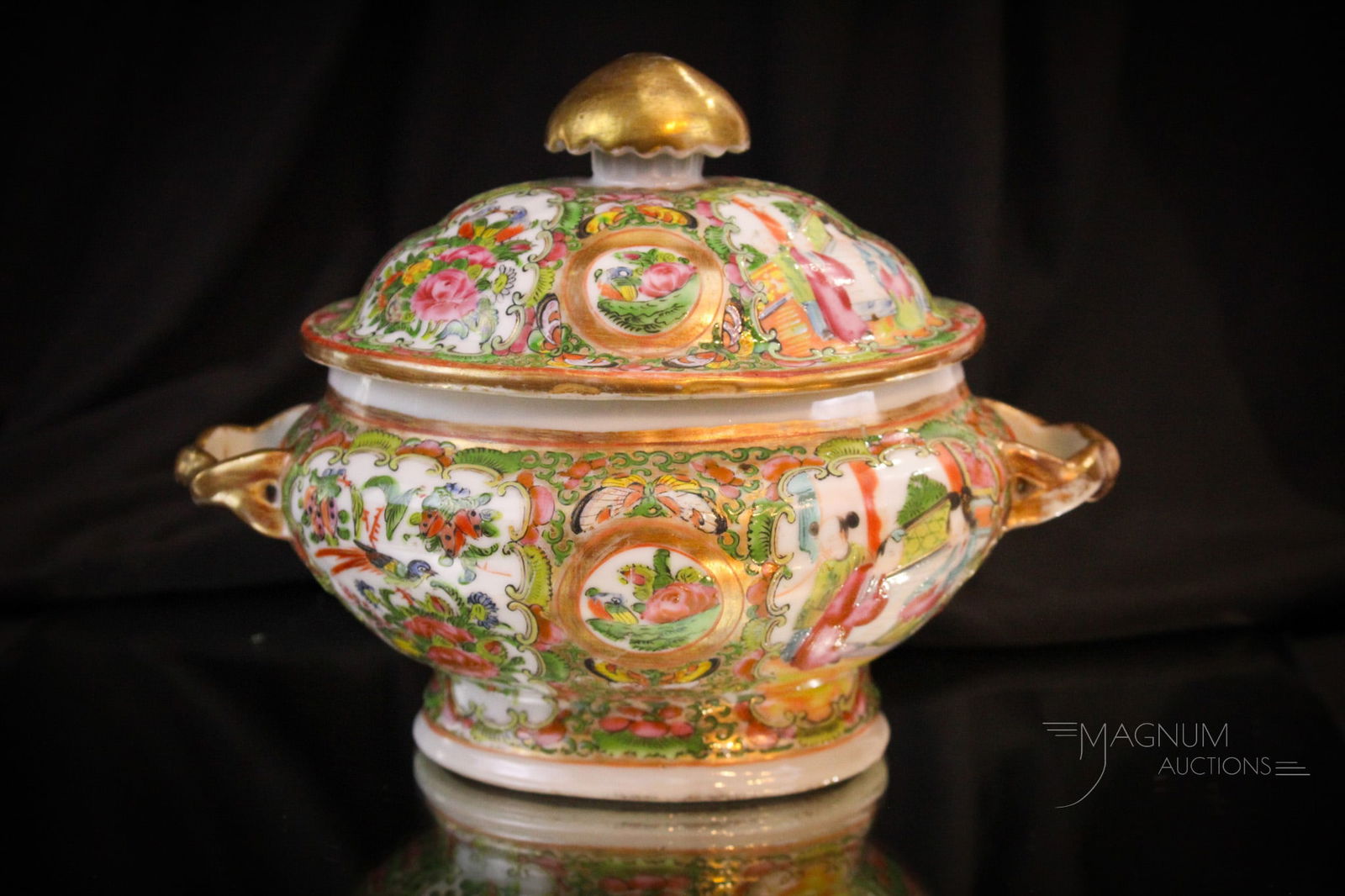 Chinese Export Rose Medallion Porcelain Small Covered Dish (1 of 10)