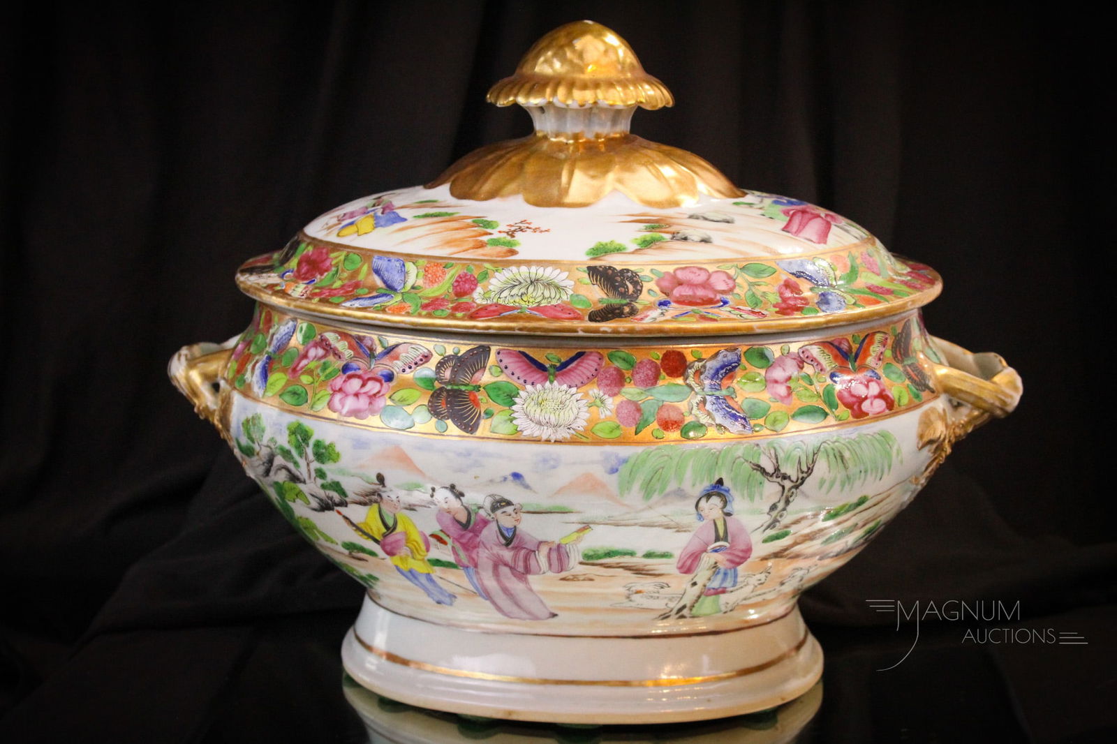 Phenomenal Chinese Export Large Covered Dish (1 of 19)