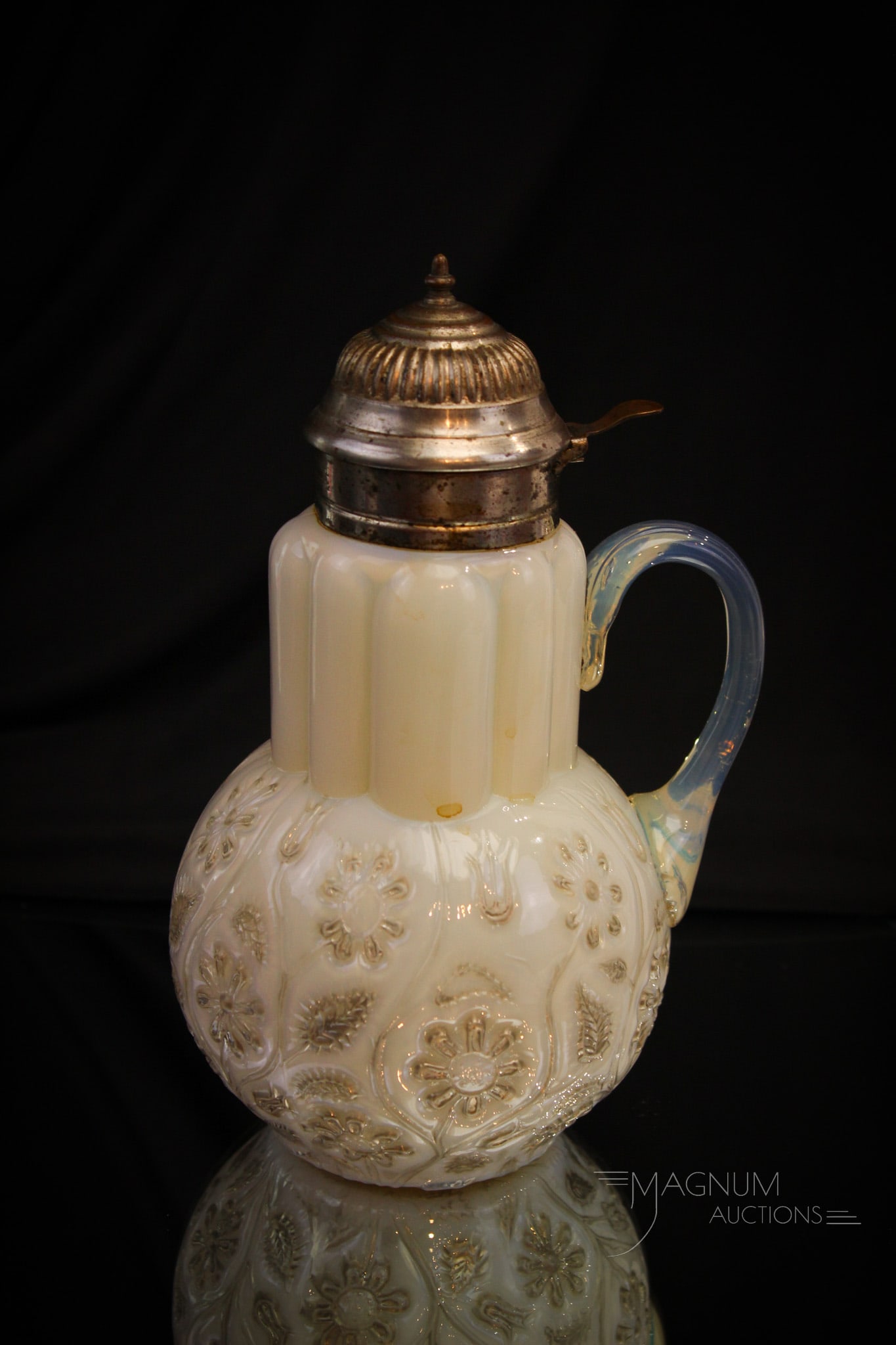 Findlay Onyx Victorian Glass Syrup Pitcher: Fine offering in this Findlay Onyx pattern Victorian syrup pitcher. Fine color and detail. Syrup measures 7" tall.