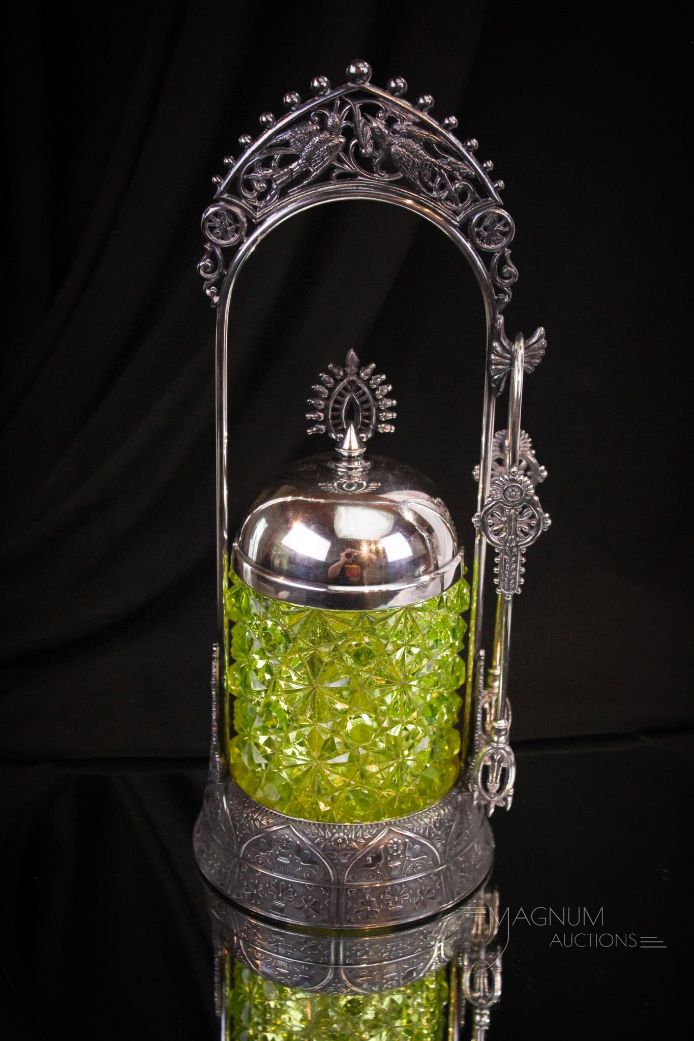 Rogers Silverplate Victorian Daisy & Button Vaseline Pickle Castor (1 of 10)