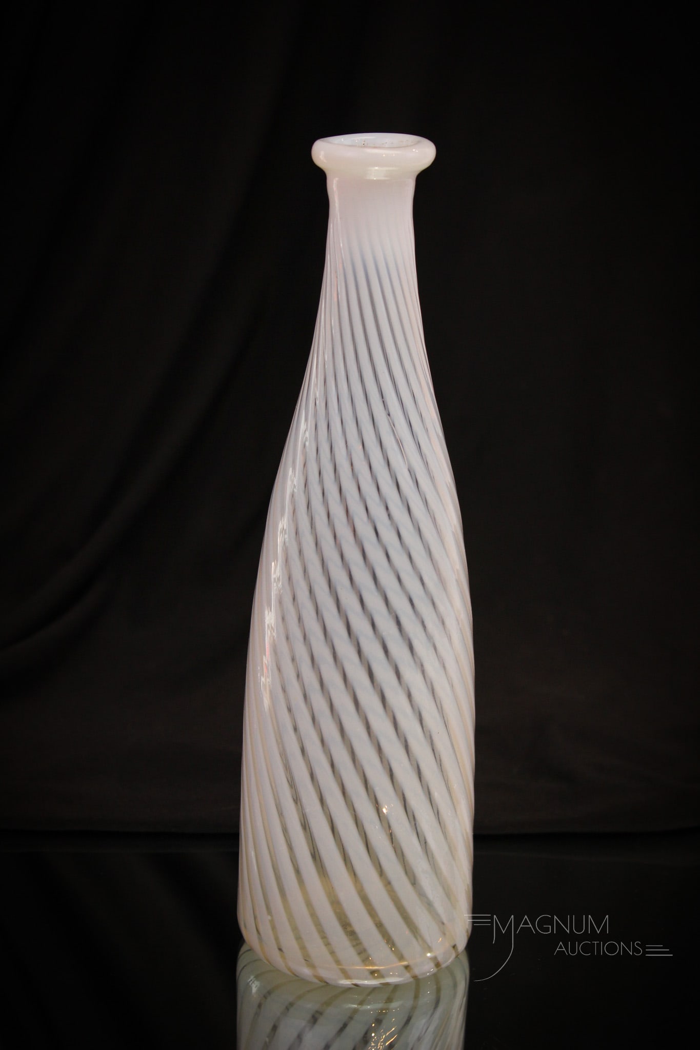 Opalescent Victorian Pepsi-Mold Victortian Barber Bottle (1 of 5)