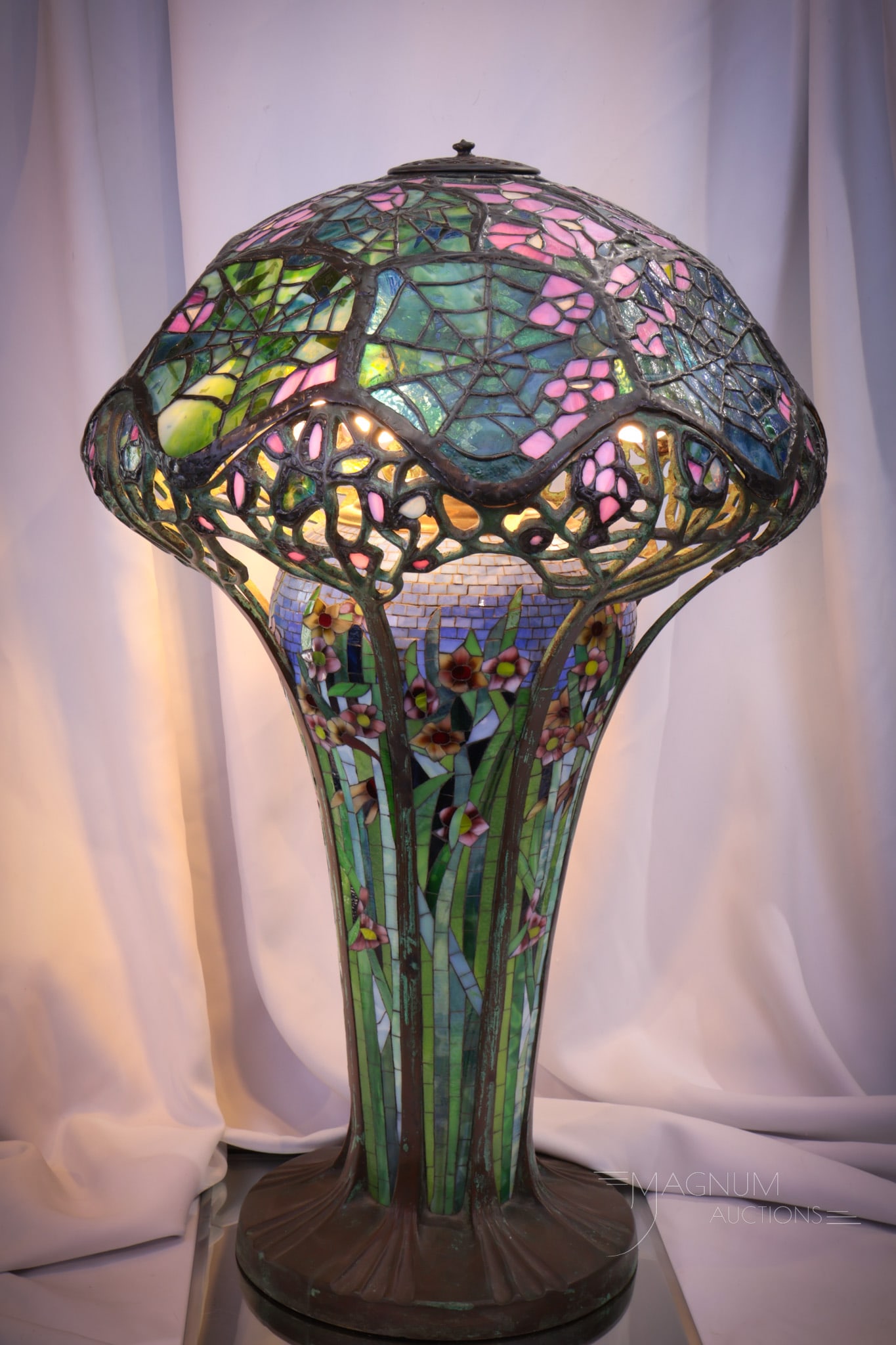 1980's Contemporary Tiffany Style Cobweb Bronze Mosaic Glass 28" Table Lamp (1 of 20)
