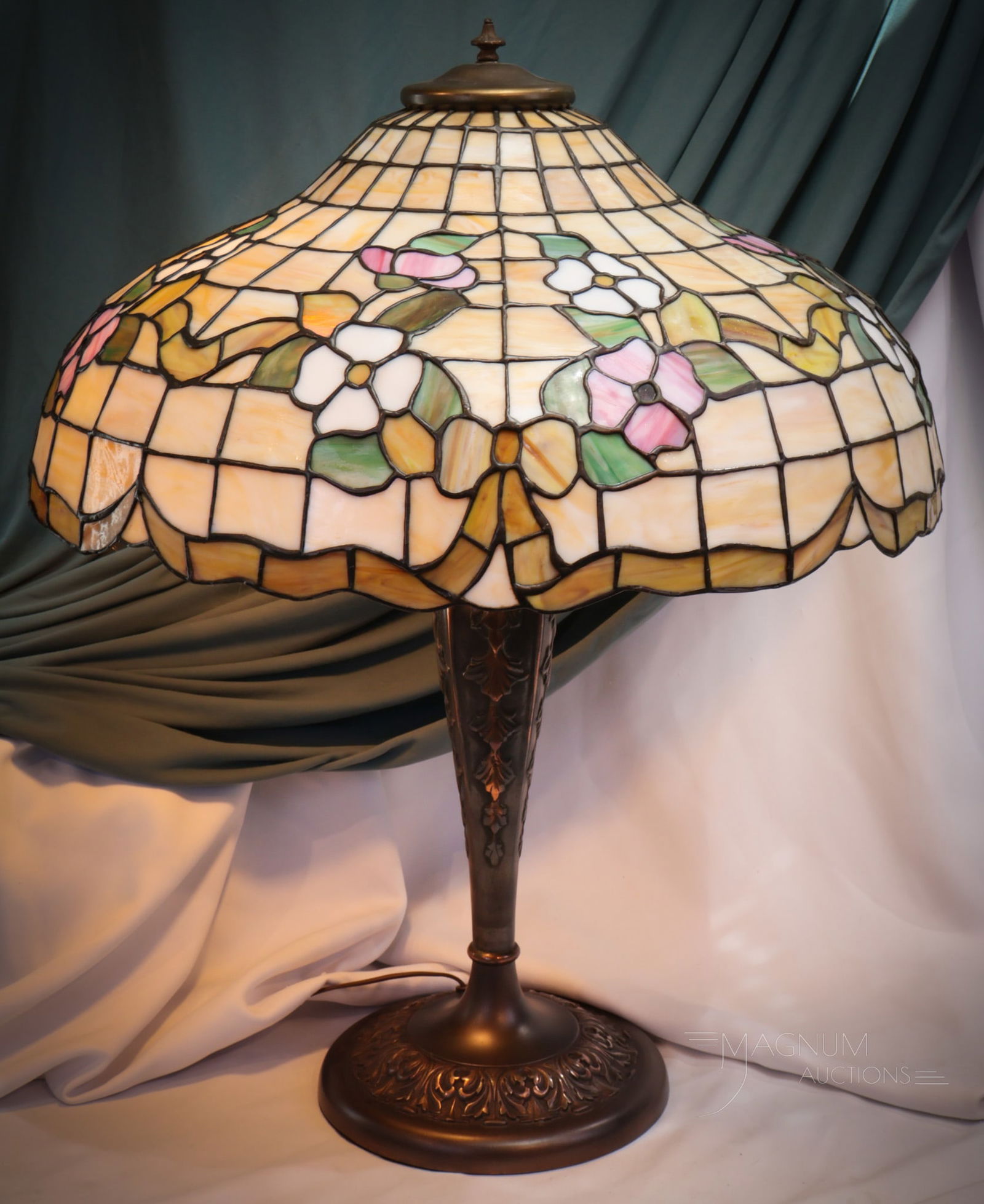 Lamb Bros. Antique Leaded Glass Table lamp (1 of 12)