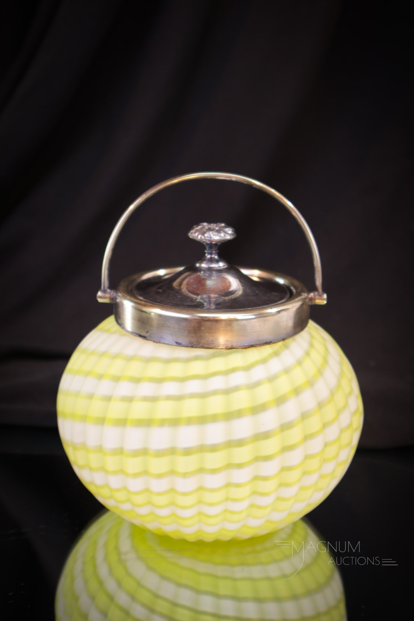 Stevens & Williams Satin Ribbon Swirl Victorian Glass Sweetmeat (1 of 6)