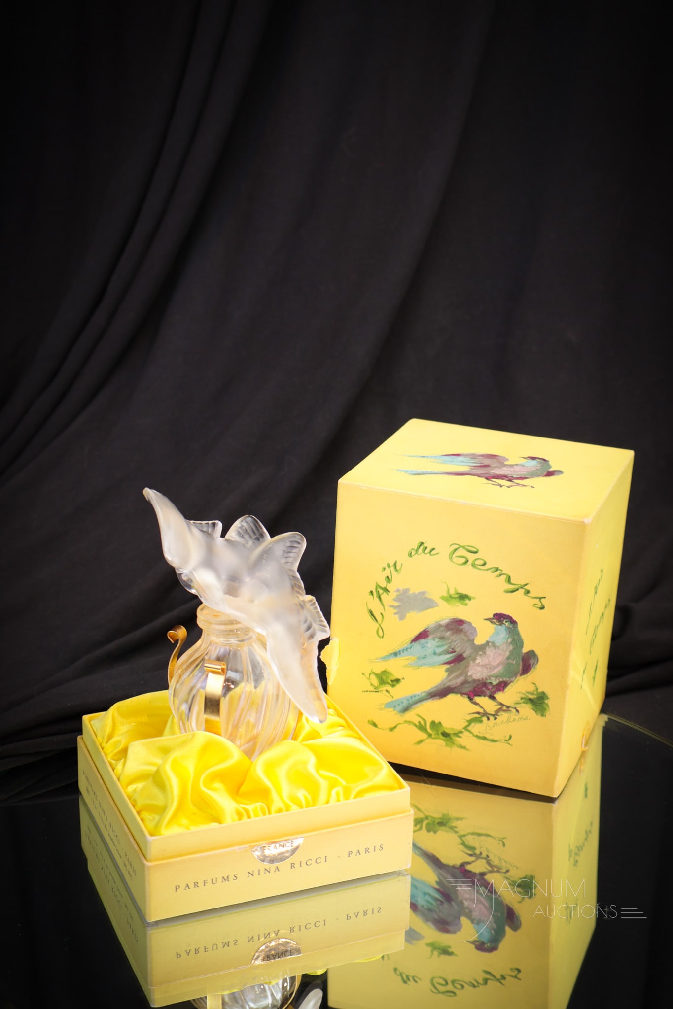 Signed Lalique French "L'air du temps" Crystal Perfume Bottle in Original Box (1 of 14)