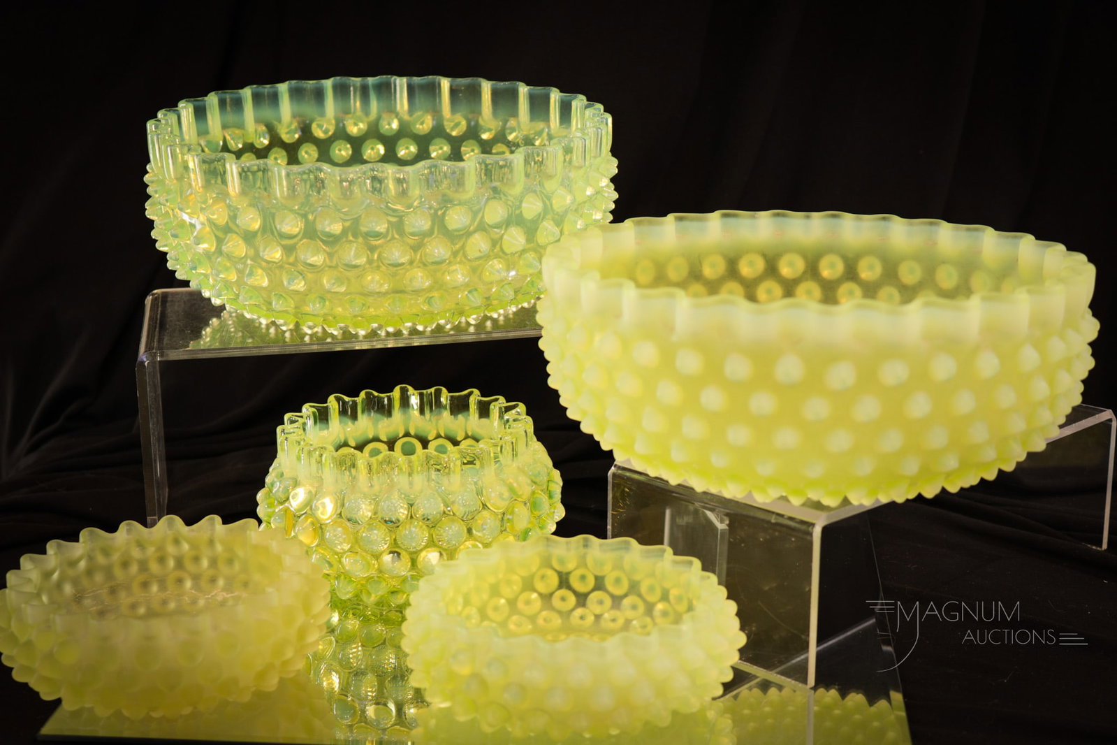 5 pc Lot Victorian Vaseline & Opalescent Hobb's Glass: Five delights sure to be collection-enhancing in this generous offering. This lot includes a large berry bowl and small bowl in vaseline opalescent glass. In addition there is a large bowl and two sma