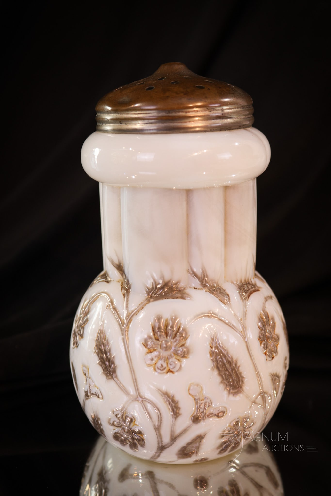 Findlay Onyx Victorian Platinum Sugar Shaker: A superb example of the Findlay Onyx pattern in the form of a sugar shaker. This one has rich platinum decoration. Shaker measures 5 1/4" tall.