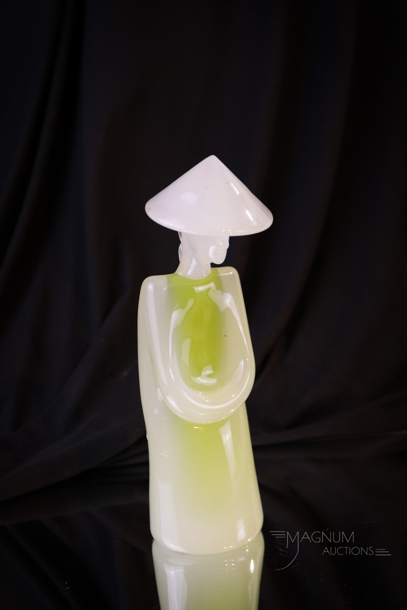 MCM Seguso Murano Alabastro Oriental Figure: Fine jade Seguso Murano Alabastro oriental man figurine. This mid-century piece of art glass is very desirable. Measures 7" tall.