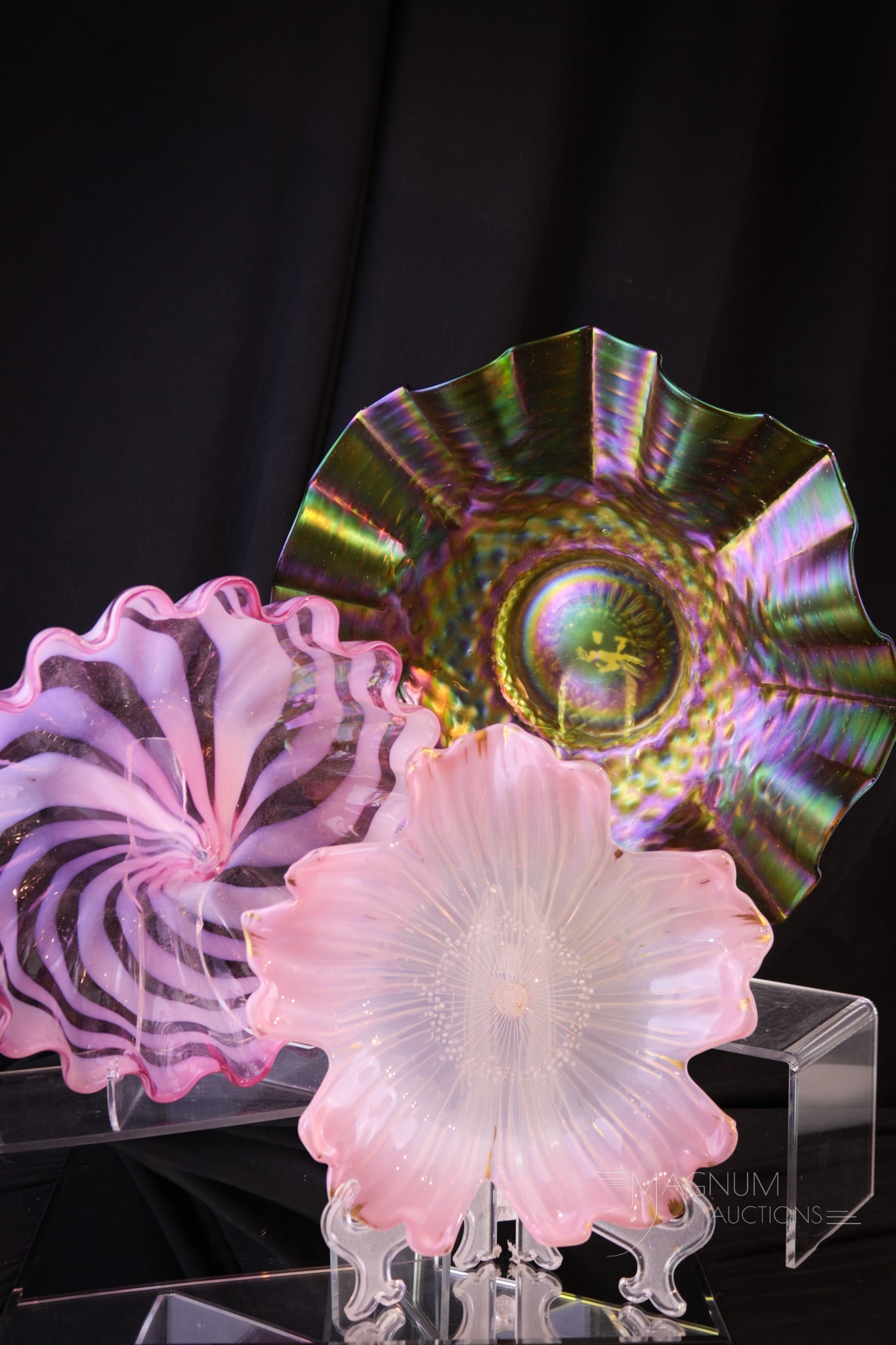 3 pc Lot Victorian & More Art Glass: Three selection in Victorian and more art glass. This lot includes a brides bowl in irridescent Bohemian glass, a ribbon stripe Victorian Epergne base-like tray, and a floral motif plate. Largest meas