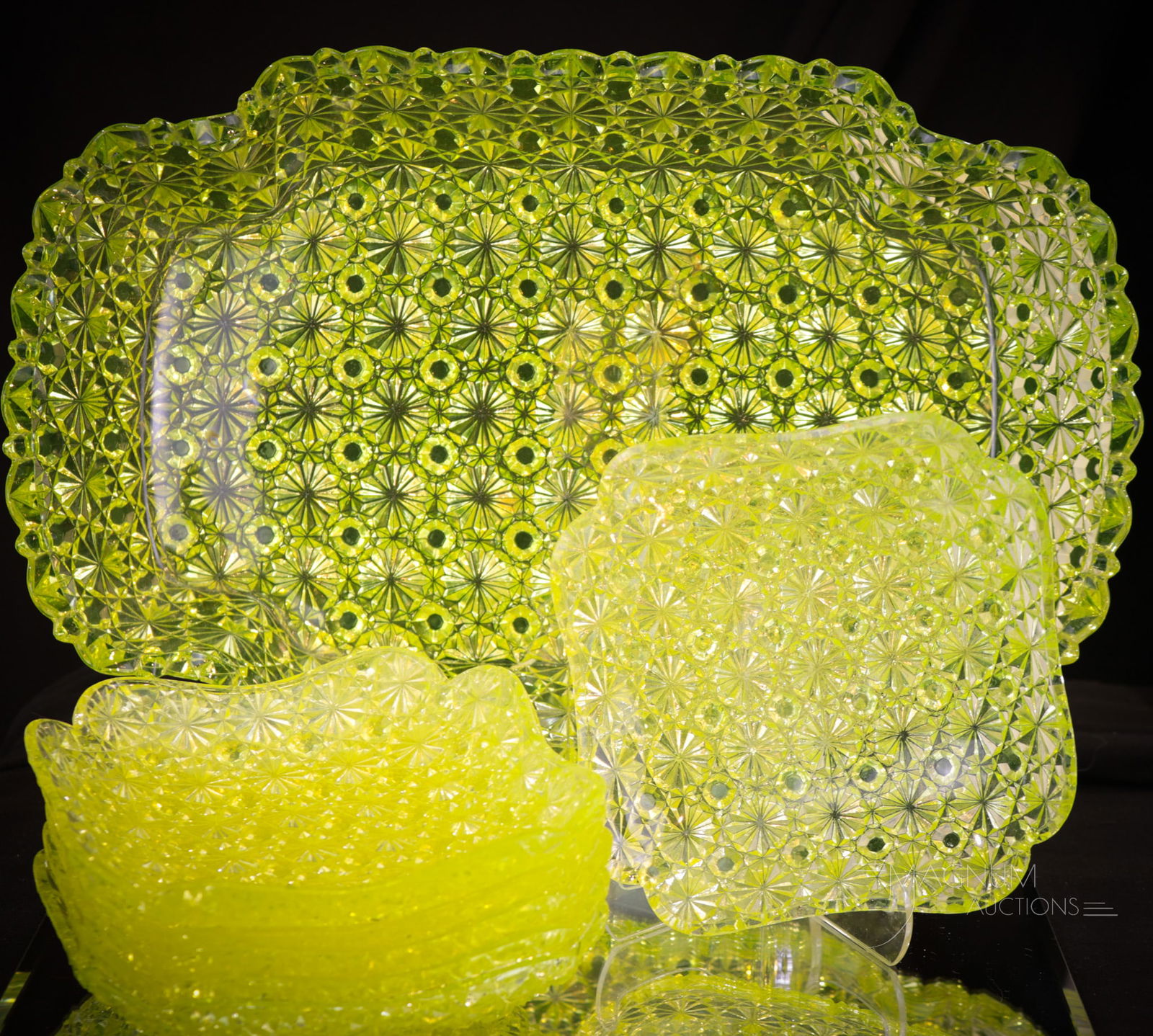 7 pc Hobb's Victorian Vaseline Daisy & Button Glass Ice Cream Set (1 of 7)