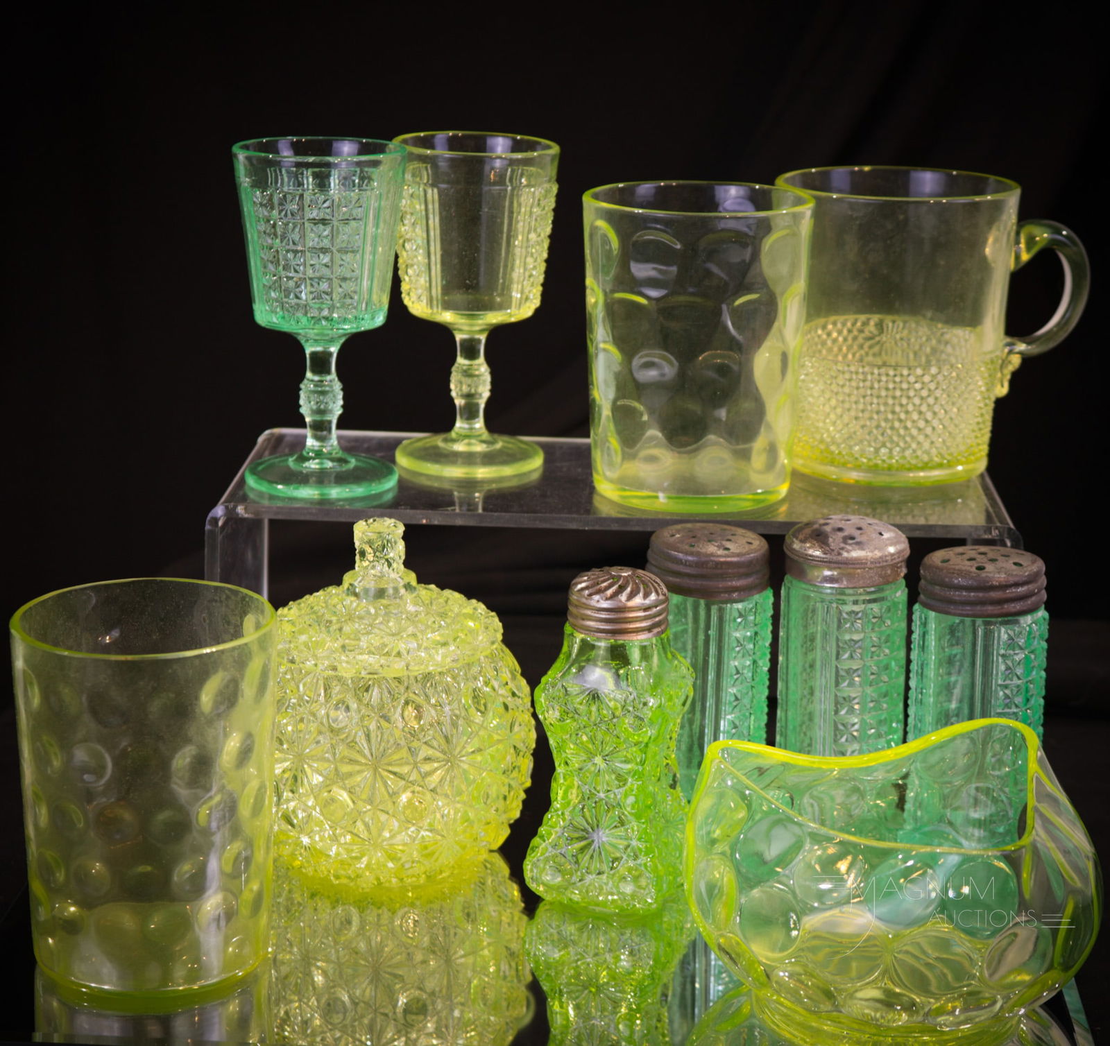 11 pc Lot Vaseline Marine Green Glass Heart Flutters (1 of 7)