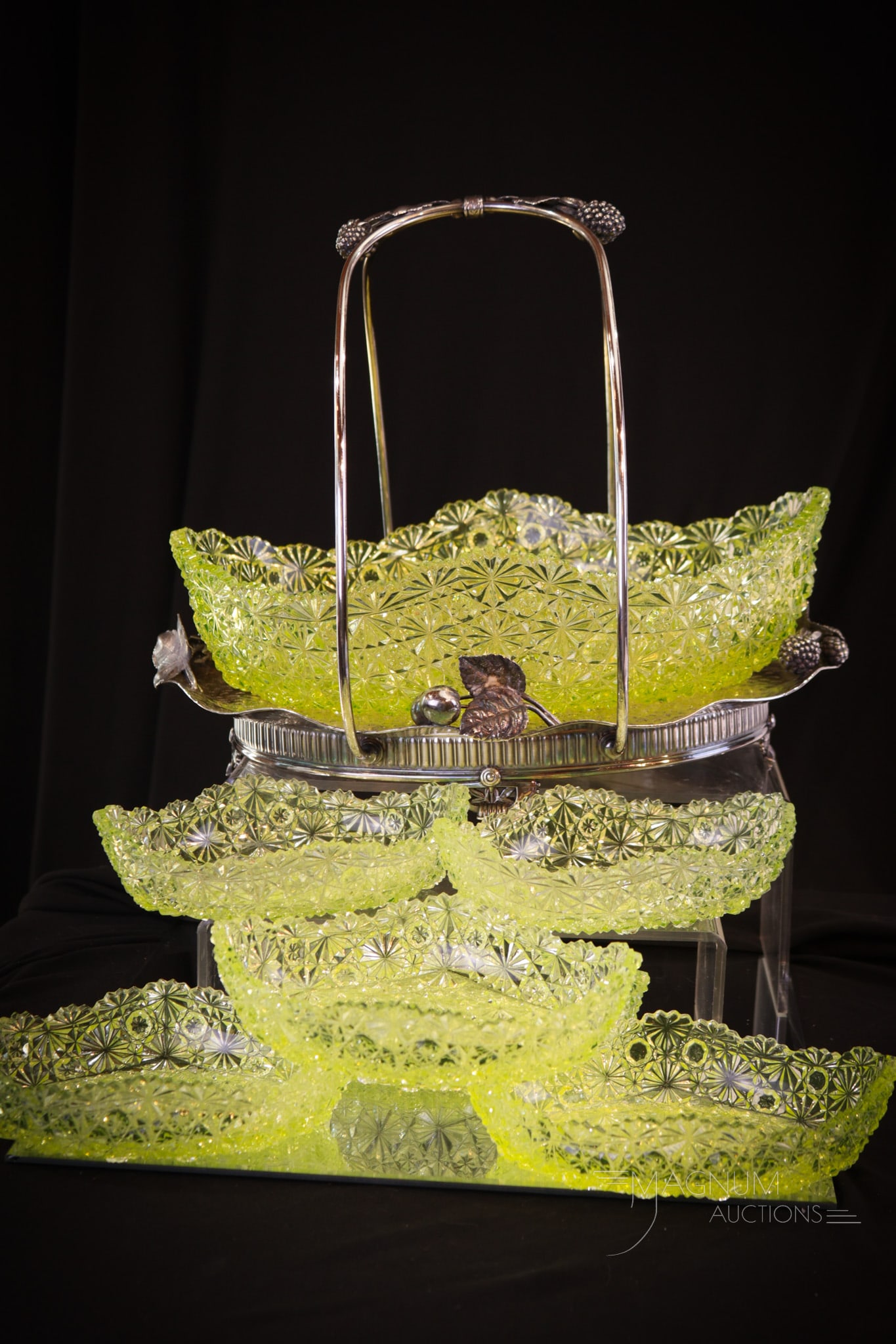 Meriden Silverplate Vaseline Victorian Daisy & Button Glass Berry Set (1 of 11)