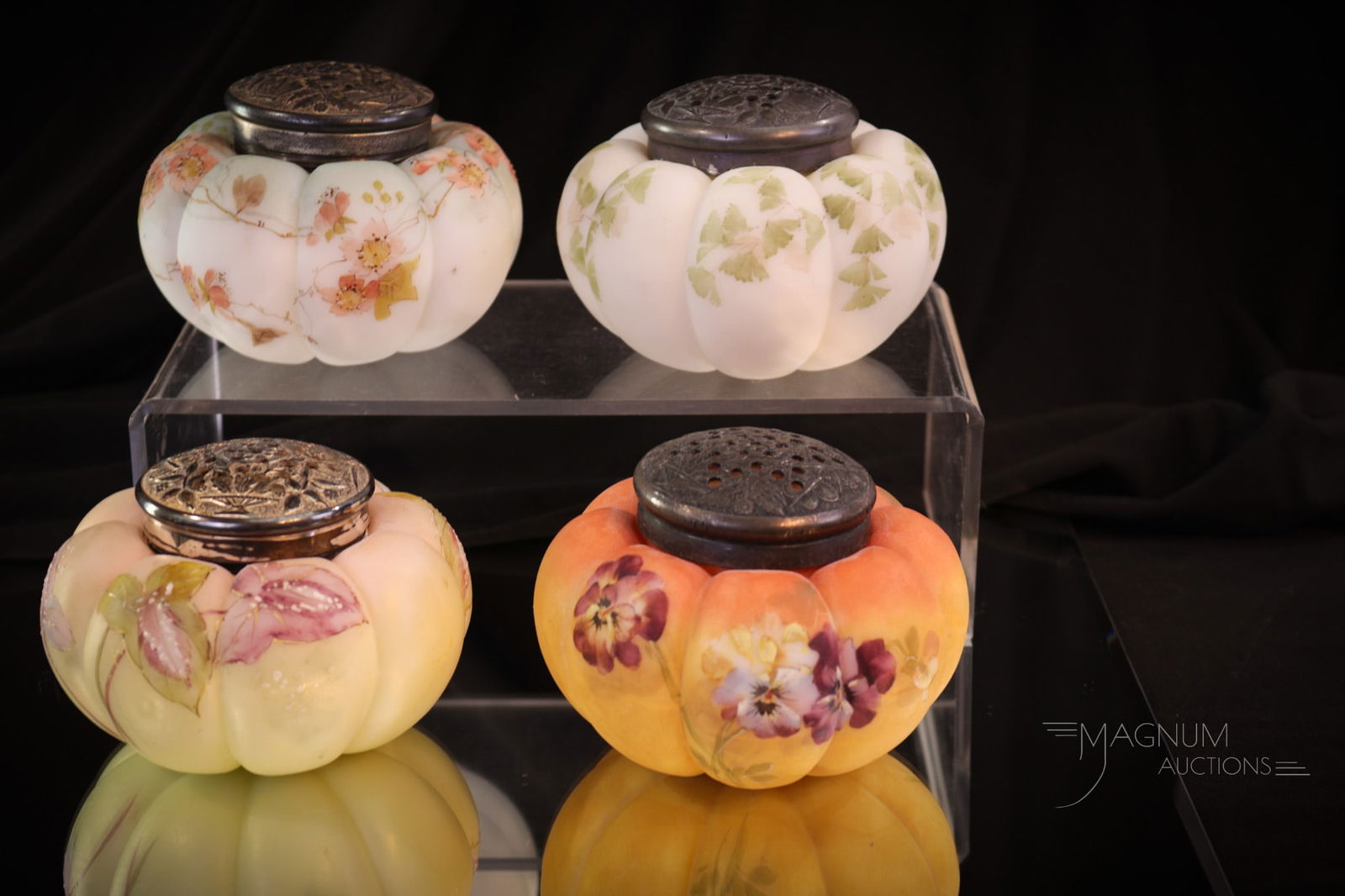 4 pc Lot Mt. Washington Glass Tomato Sugar Shaker Muffineers (1 of 5)