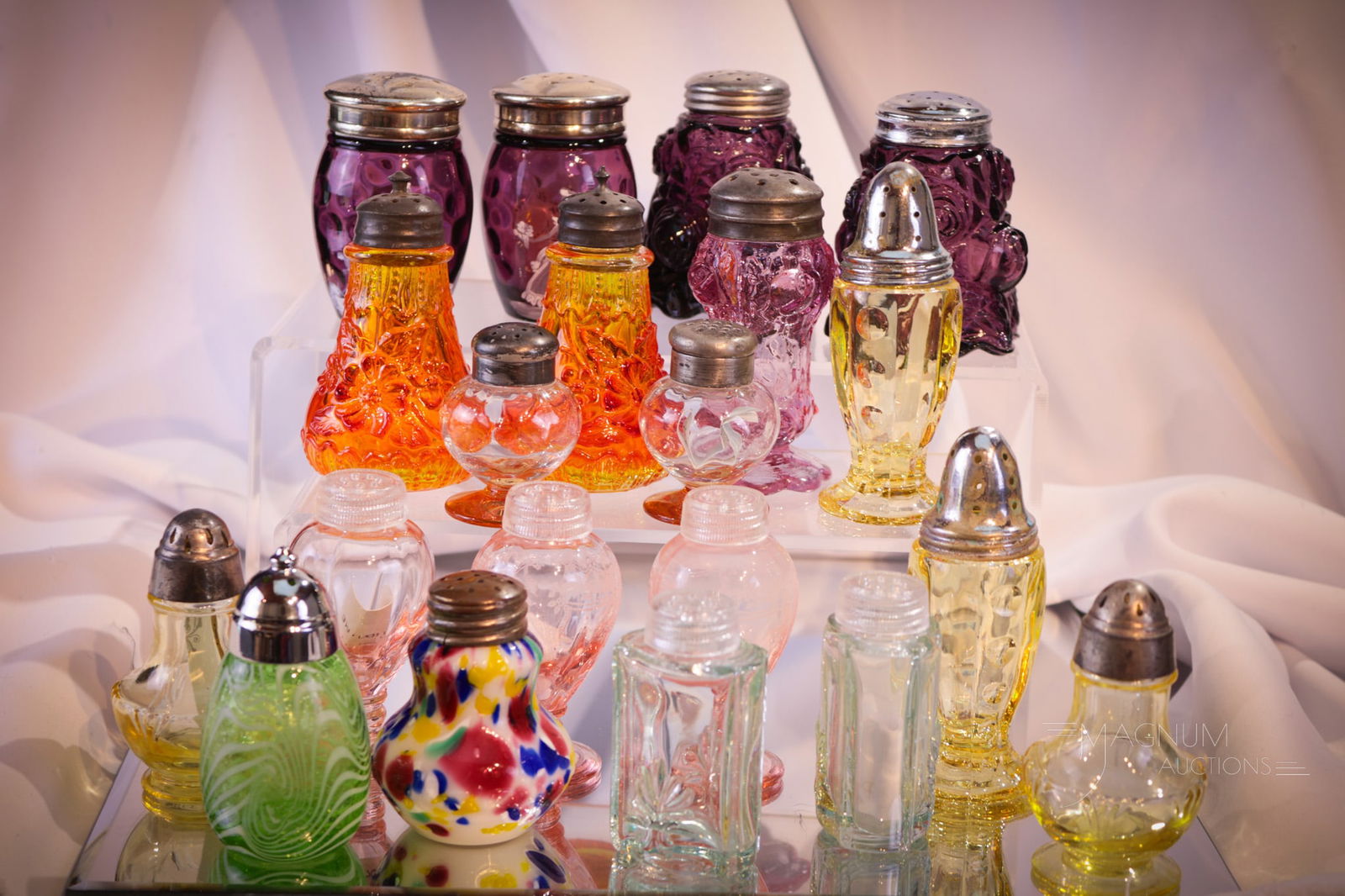 20 pc Lot Heisey Fostoria Fenton Glass & More Salt Shakers (1 of 4)