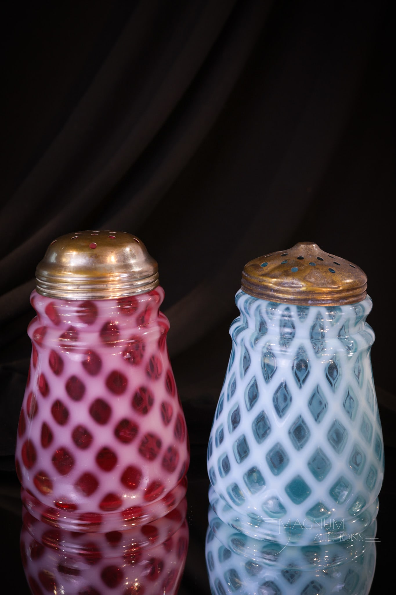 2 pc Lot Bubble Lattice Victorian Cranberry & Blue Sugar Shakers (1 of 6)