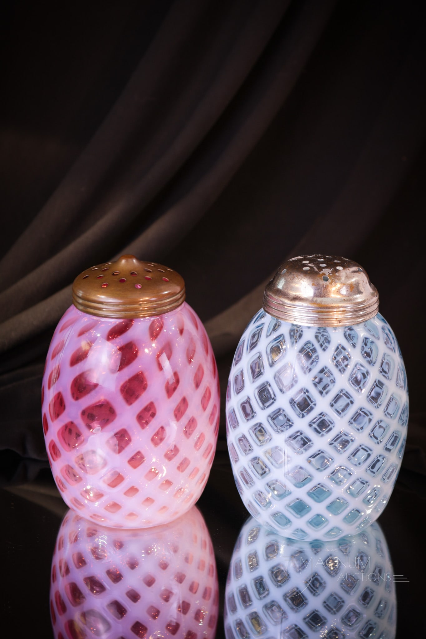 2 pc Lot Bubble Lattice Victorian Cranberry & Blue Sugar Shakers (1 of 4)