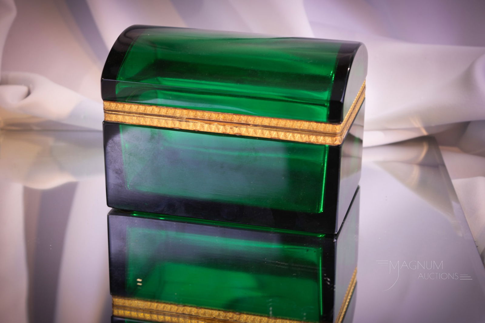 Devine Emerald City Green Glass Jewelry Casket (1 of 6)