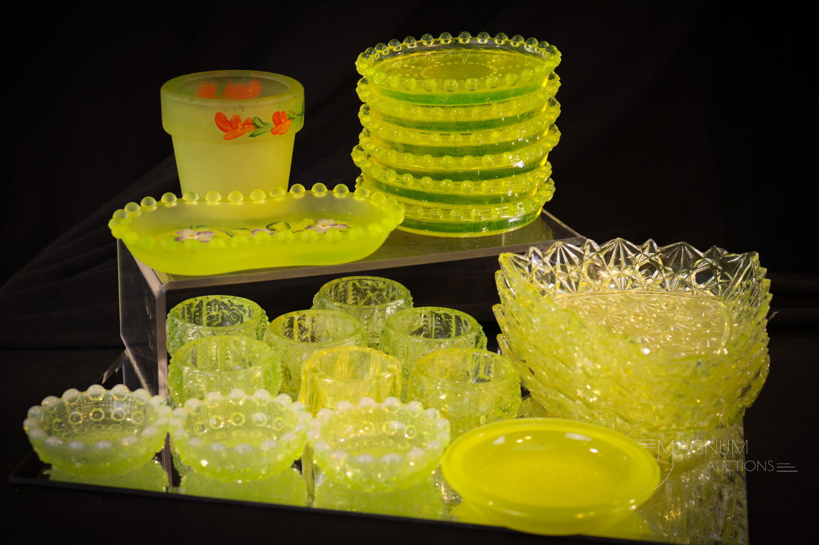 23 pc Lot Glow On Uranium Vaseline Glass (1 of 6)