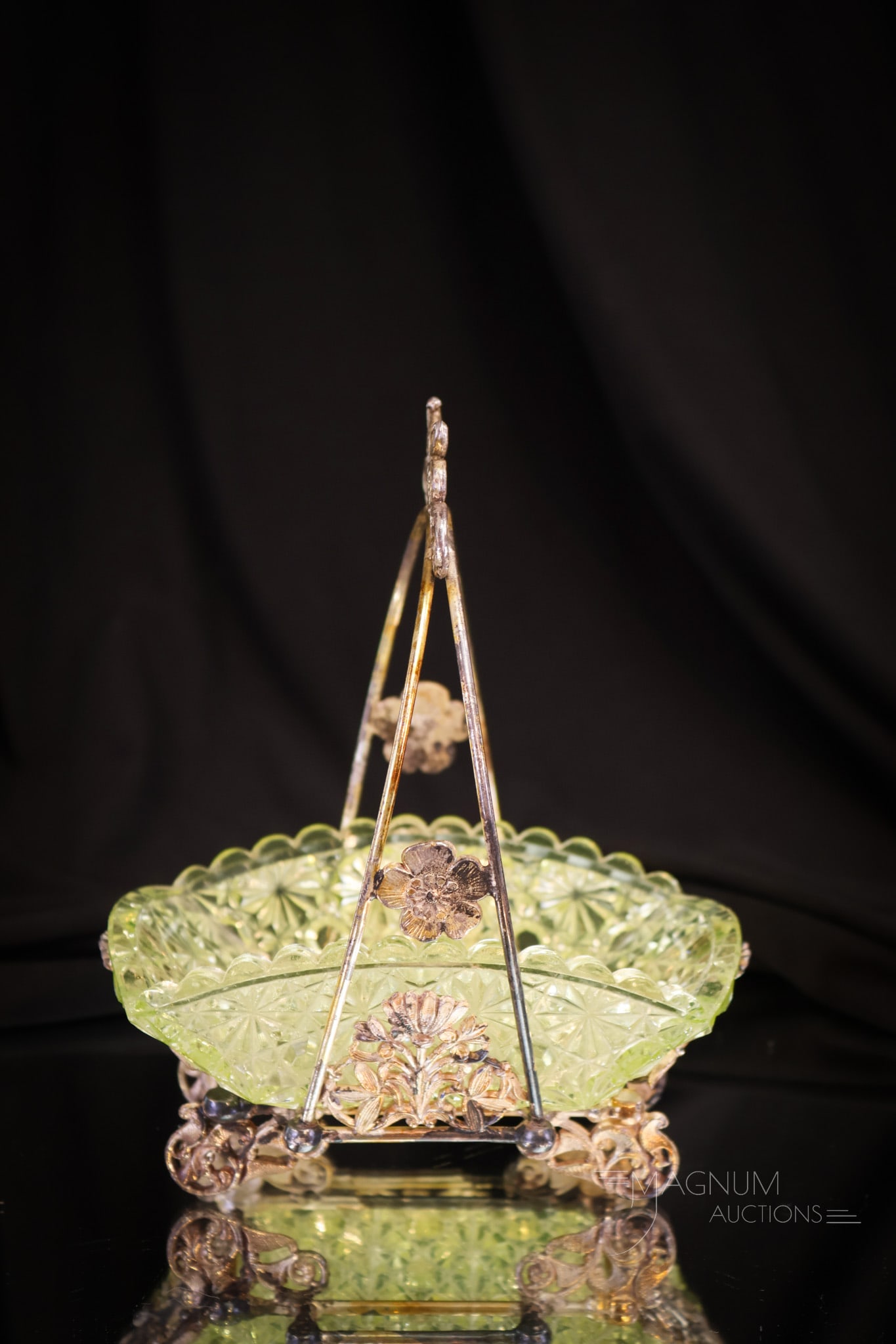 Vaseline Victorian Glass Daisy & Button Silverplate Miniature Brides Bowl (1 of 8)