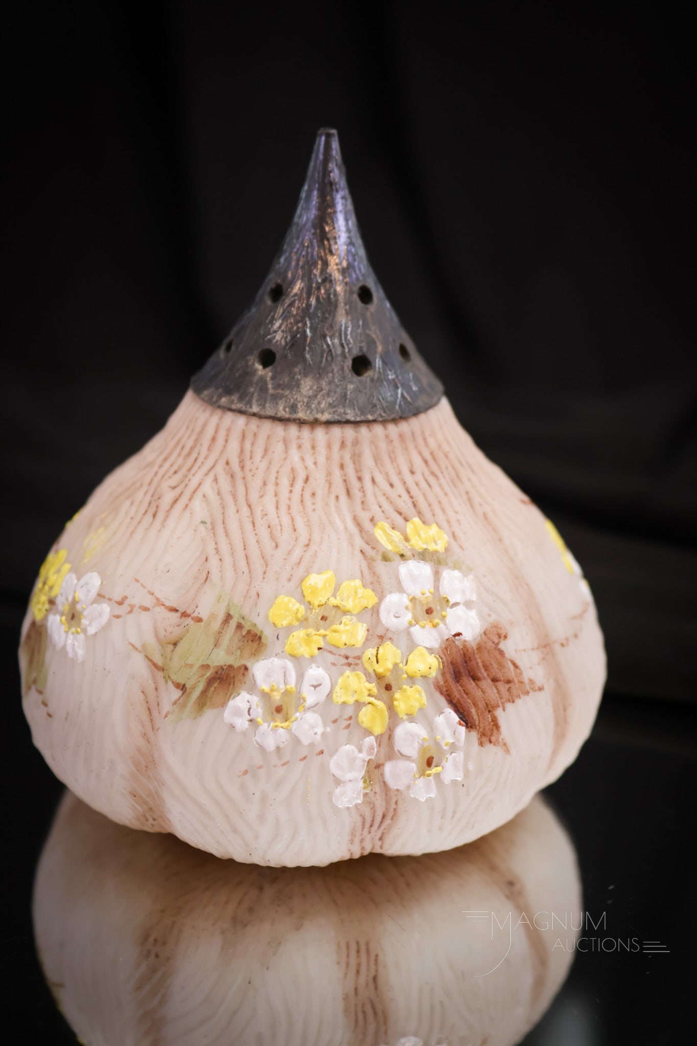 Mt. Washington Victorian Glass Fig Sugar Shaker Muffineer (1 of 5)