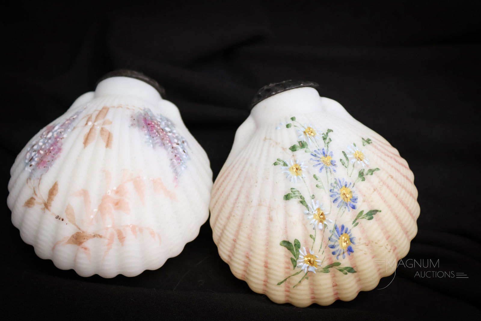 2 pc Lot Mt. Washington Victorian Glass Cockleshell Shakers (1 of 7)