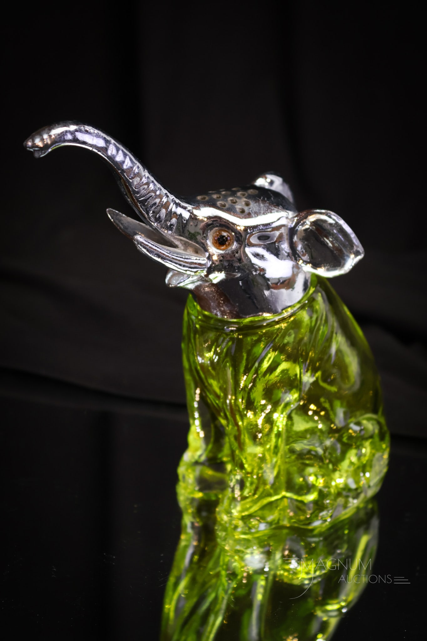 Citron Elephant Figural  Art Glass Sugar Shaker Muffineer (1 of 7)