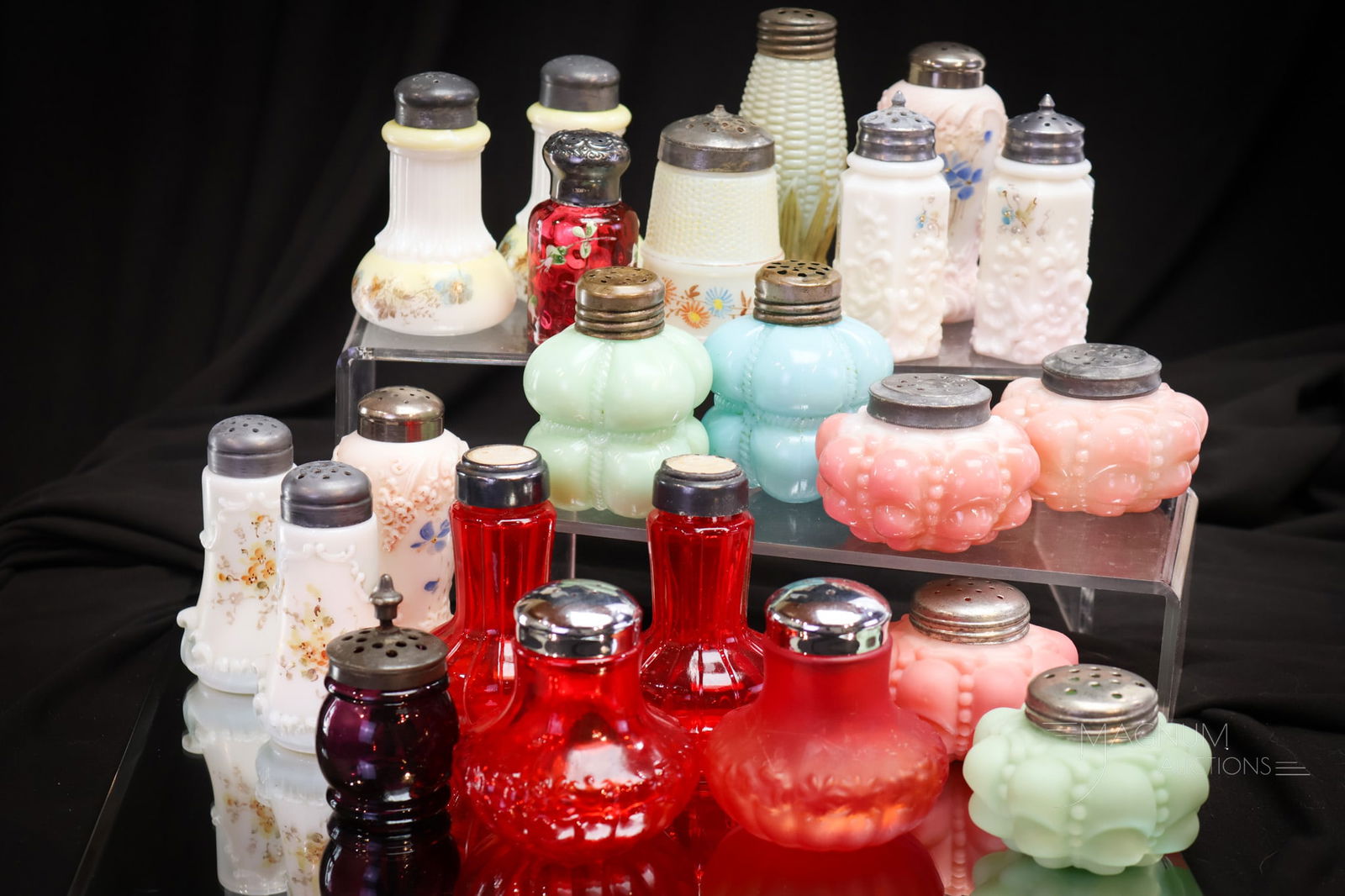 Lot Victorian Glass Salt Shakers Libbey Maize Wavecrest & More (1 of 6)